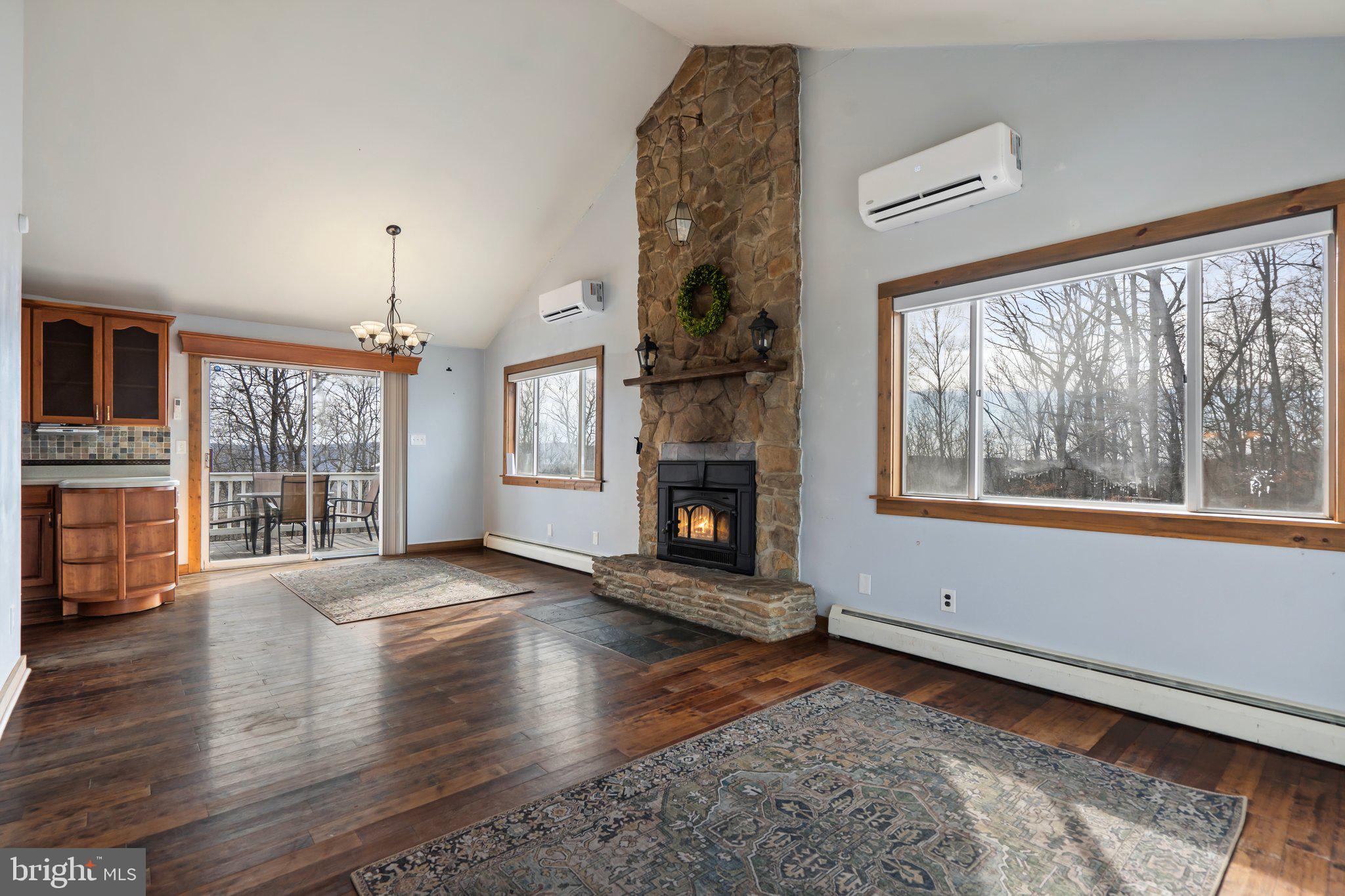 MOUNTAIN VIEW EST - Residential