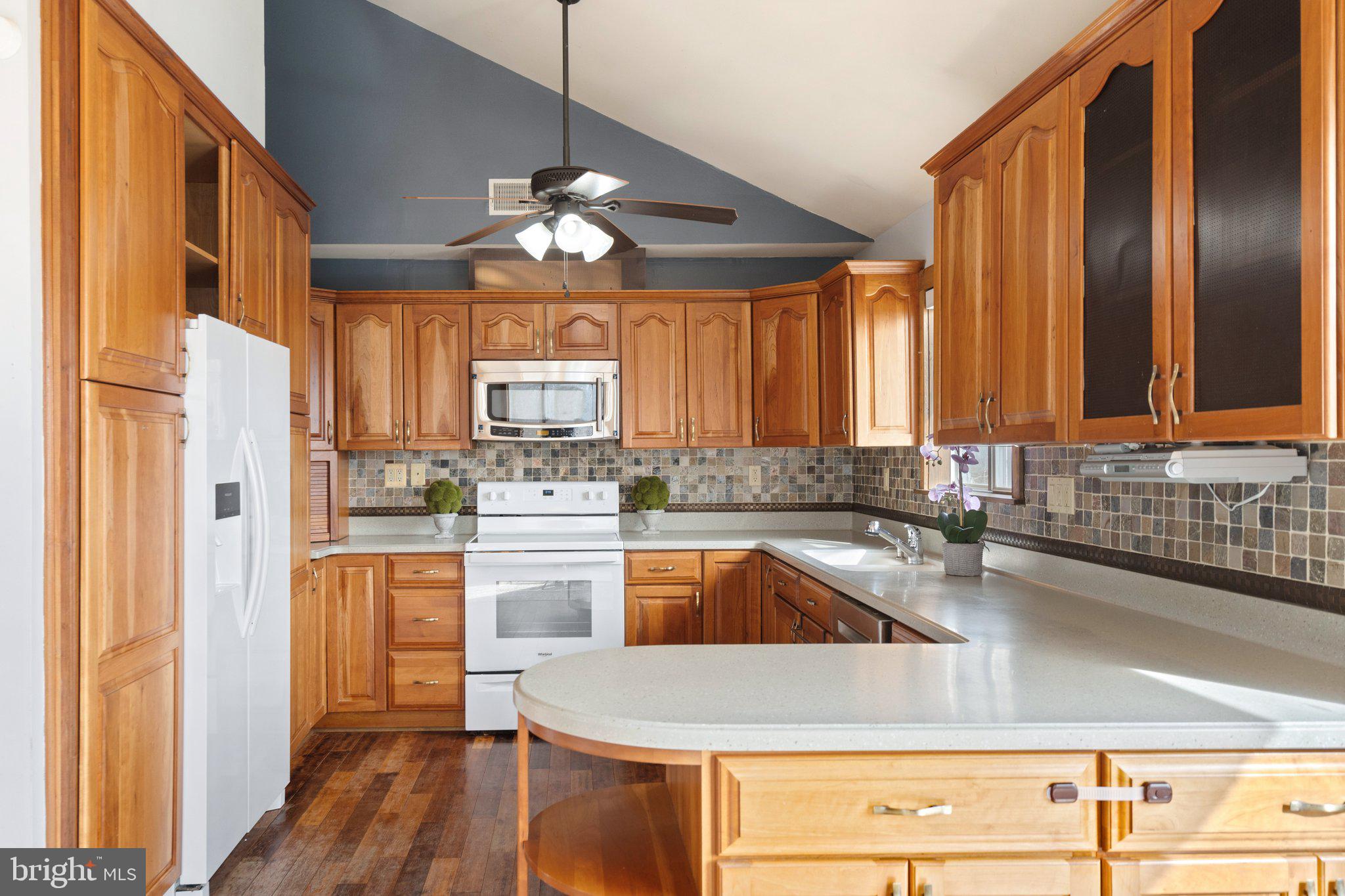 MOUNTAIN VIEW EST - Residential