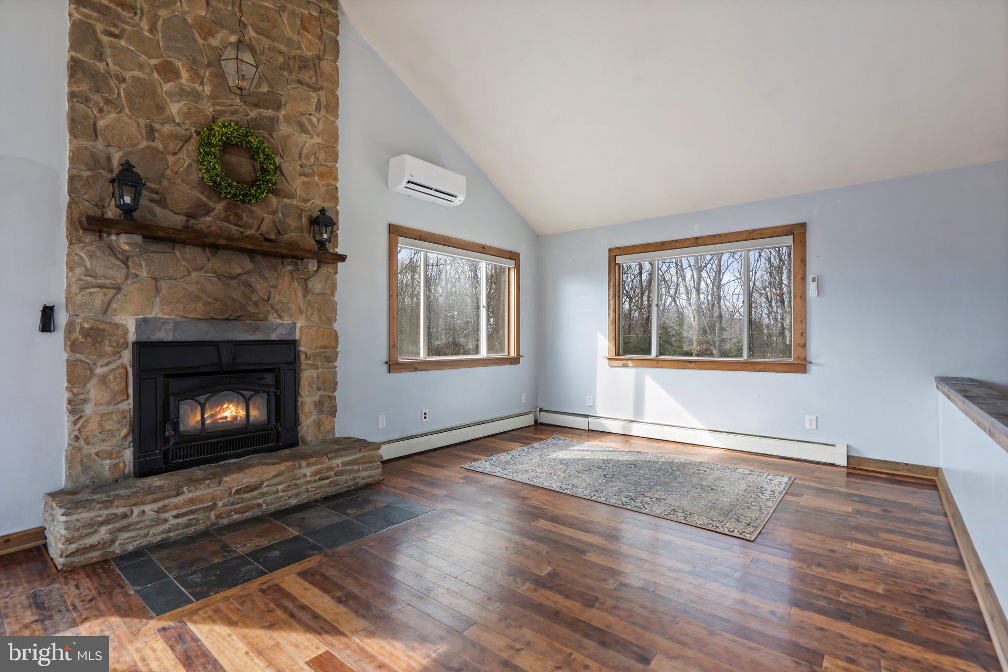 MOUNTAIN VIEW EST - Residential