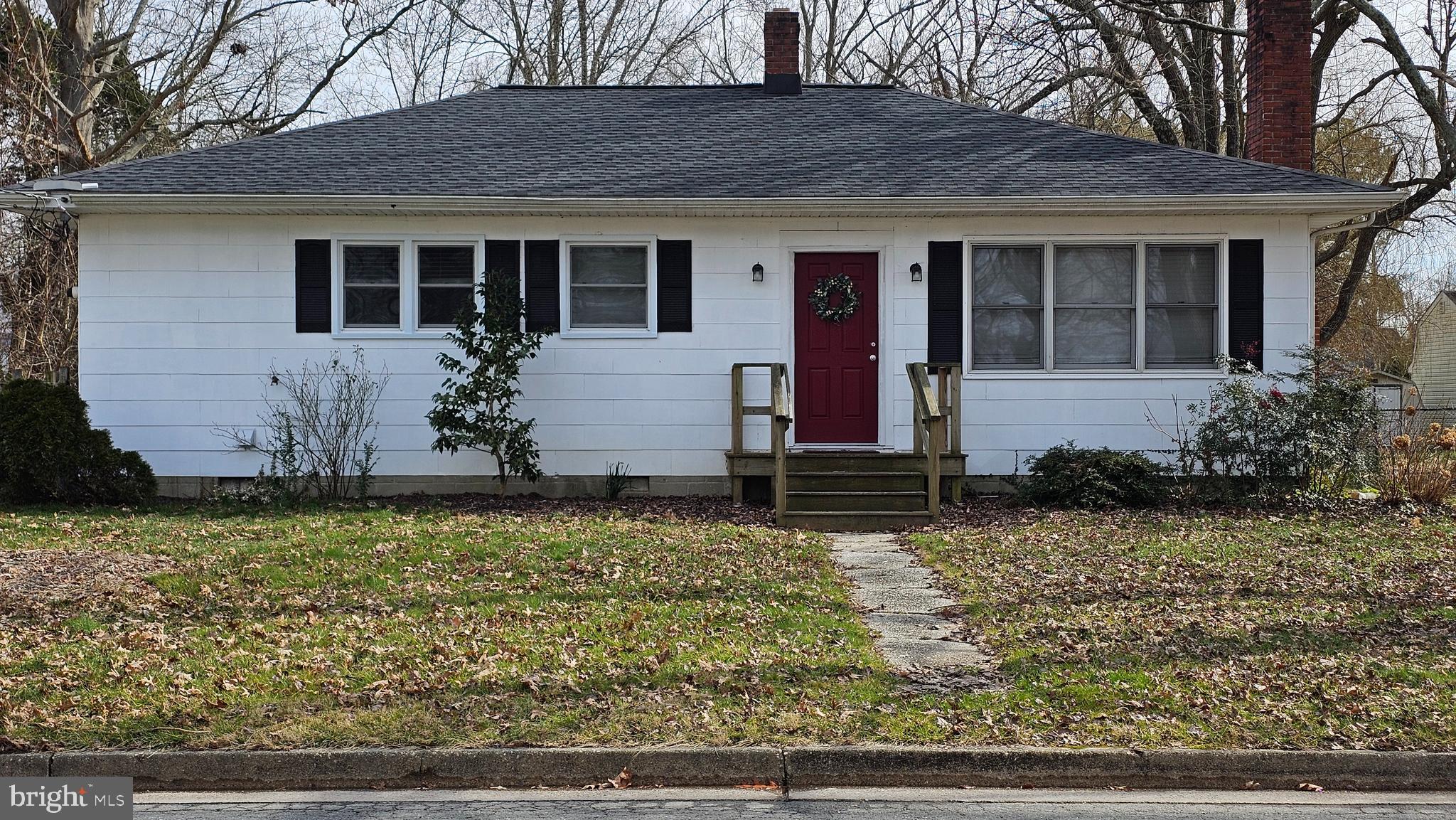 Adorable and well-maintained home close to downtown or the bypass.  Hardwood floors in living room and dining area.  All appliances including dishwasher and disposal make for easy living!  Fenced back yard, off-street parking and storage shed.  Pets are on a case by case basis.  No smoking.  Owner is a licensed Real Estate agent in the state of Maryland.