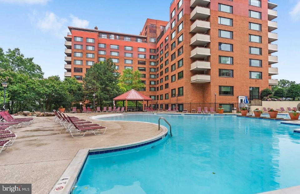 RIVER PLACE - Residential