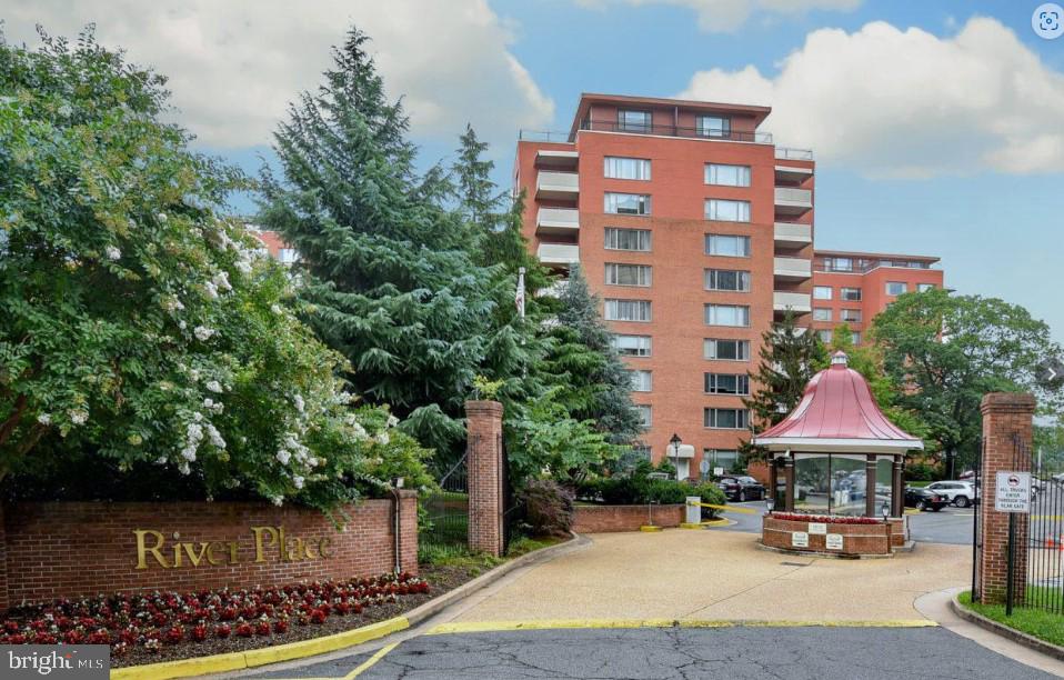 RIVER PLACE - Residential