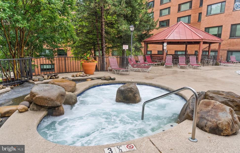 RIVER PLACE - Residential