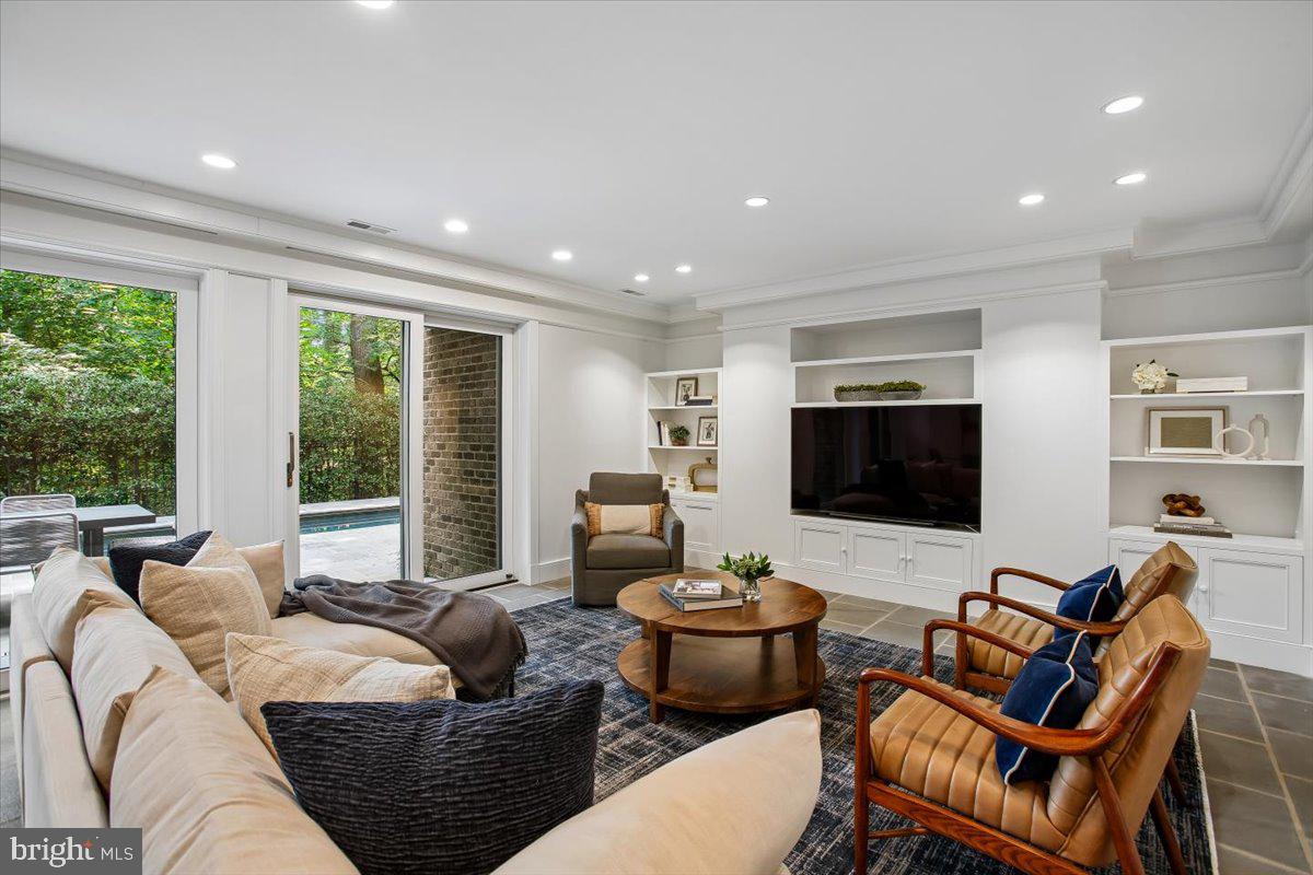 MERRYWOOD ON THE POTOMAC - Residential