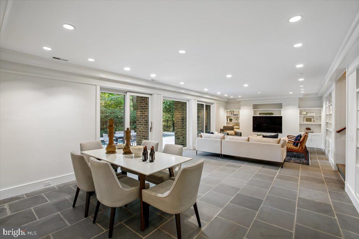 MERRYWOOD ON THE POTOMAC - Residential
