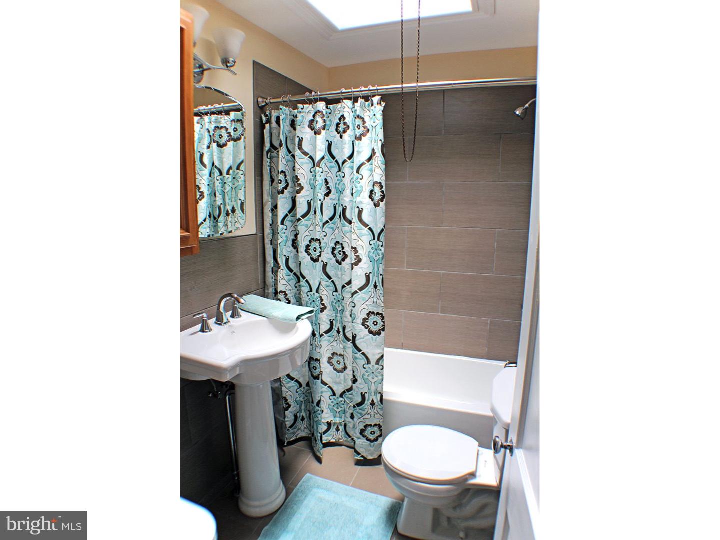PORT RICHMOND - Residential Lease
