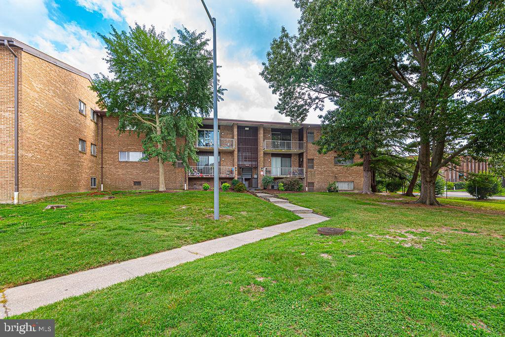 Welcome home to this charming third-floor 2 bedroom, 1 bath condo that offers comfort, convenience, and low-maintenance living.  Filled with natural light, this inviting home features a functional layout with a spacious living area, comfortable bedrooms, and a welcoming atmosphere that's perfect for relaxing or entertaining.
Whether you are looking for your next home or an investment opportunity, this condo is an excellent choice. Enjoy the privacy of a third-floor location, along with the convenience of being close to  shopping, dining , and everyday amenities. 
Recent improvements include New quartz countertops, new kitchen cupboards,  updated bathroom, fresh paint and new flooring.
Don't miss the opportunity to make this warm and inviting condo your own-schedule your showing today.
