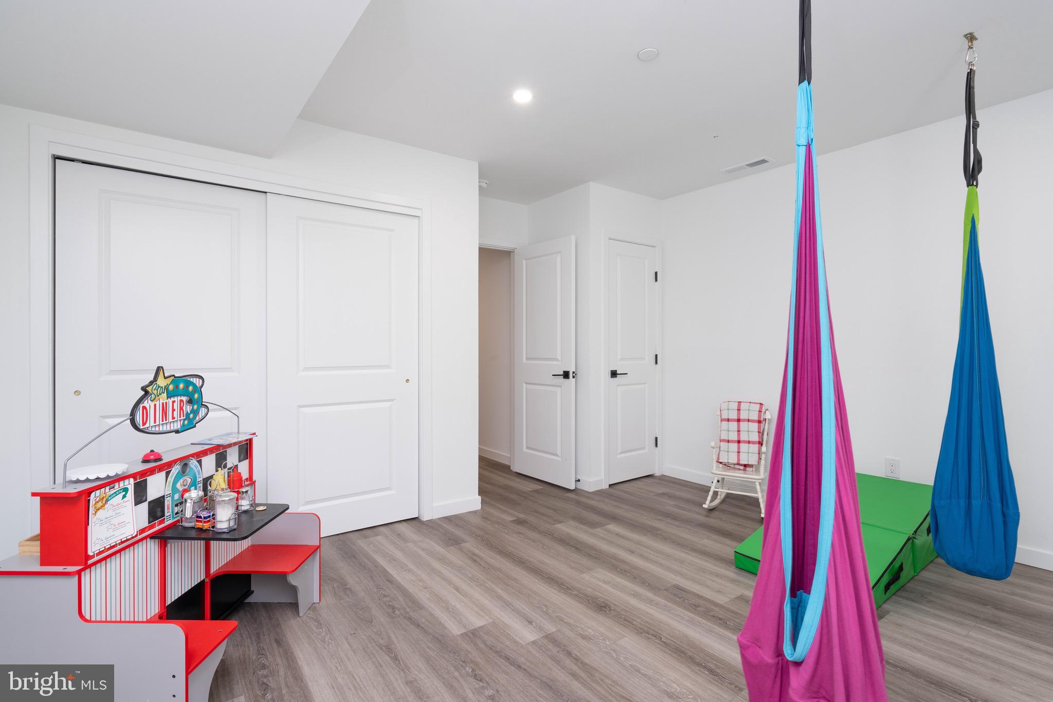 PORT RICHMOND - Residential