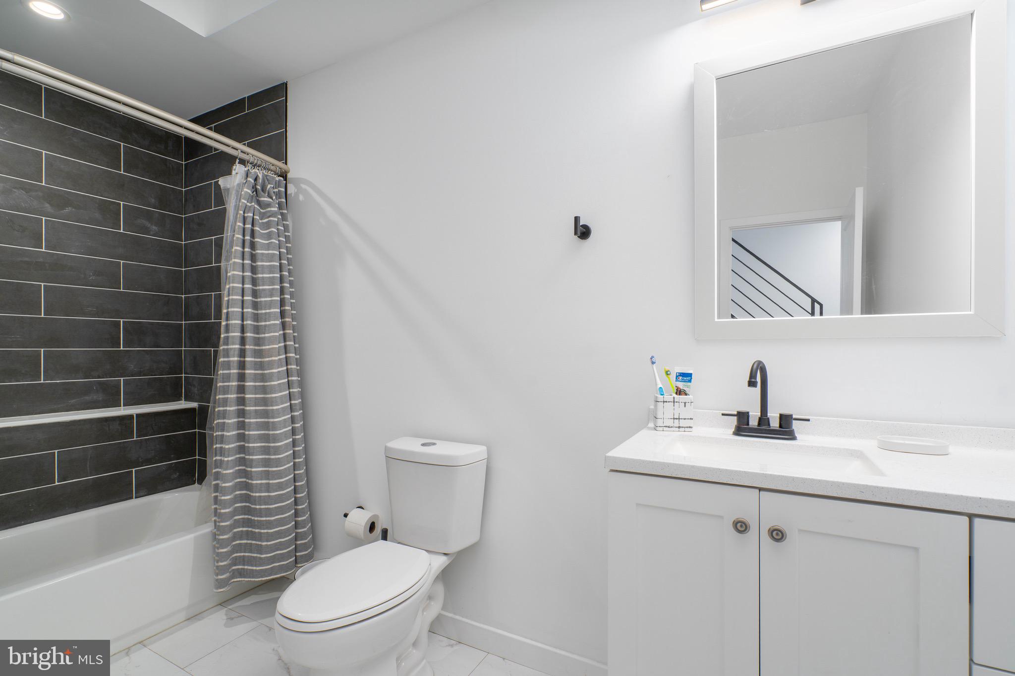PORT RICHMOND - Residential