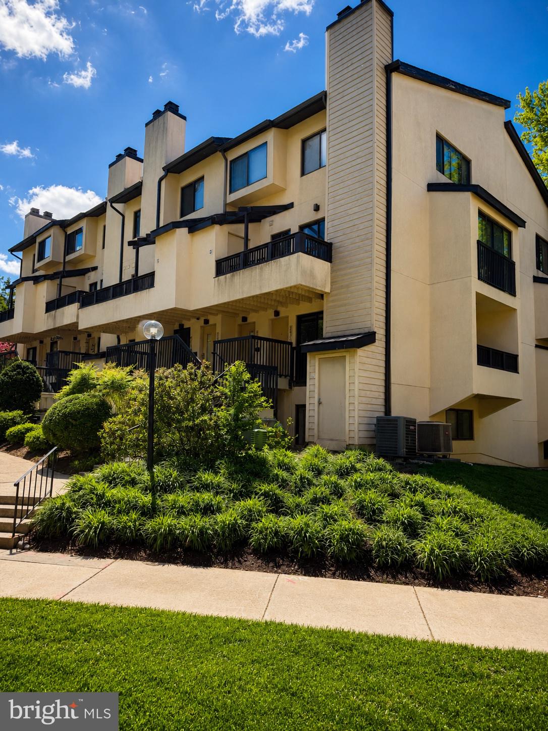 CHRISTOPHER COURT - Residential