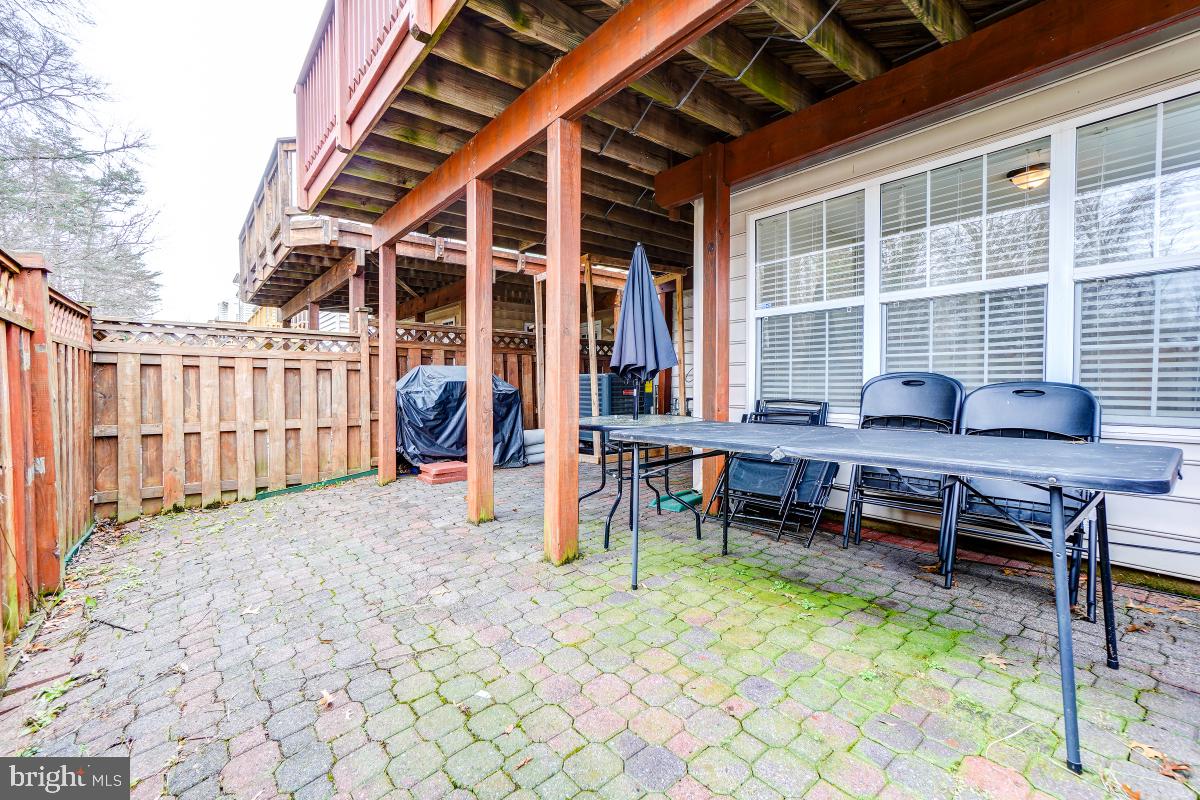 AUTUMN CHASE HUNT - Residential Lease