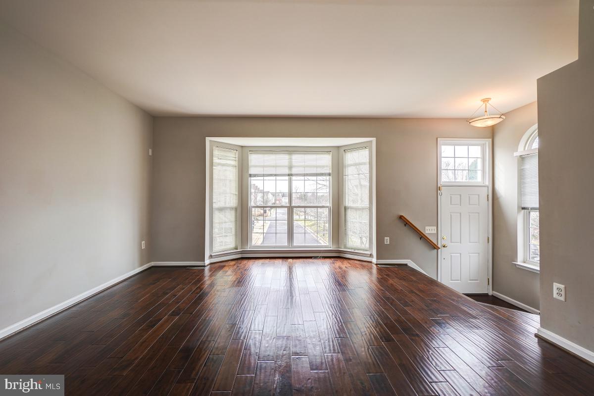 AUTUMN CHASE HUNT - Residential Lease