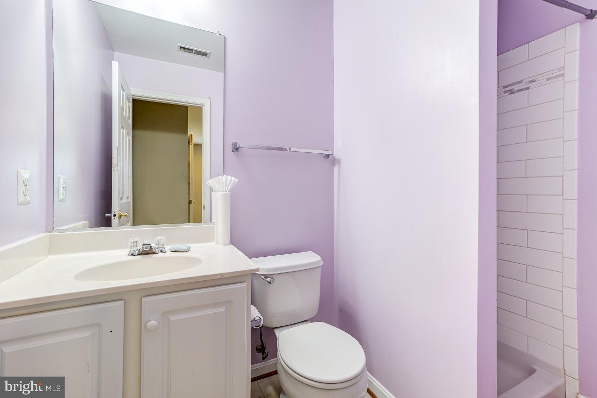 AUTUMN CHASE HUNT - Residential Lease