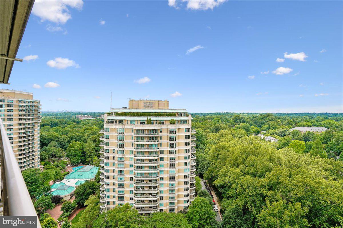 SOMERSET HOUSE CONDOS - Residential