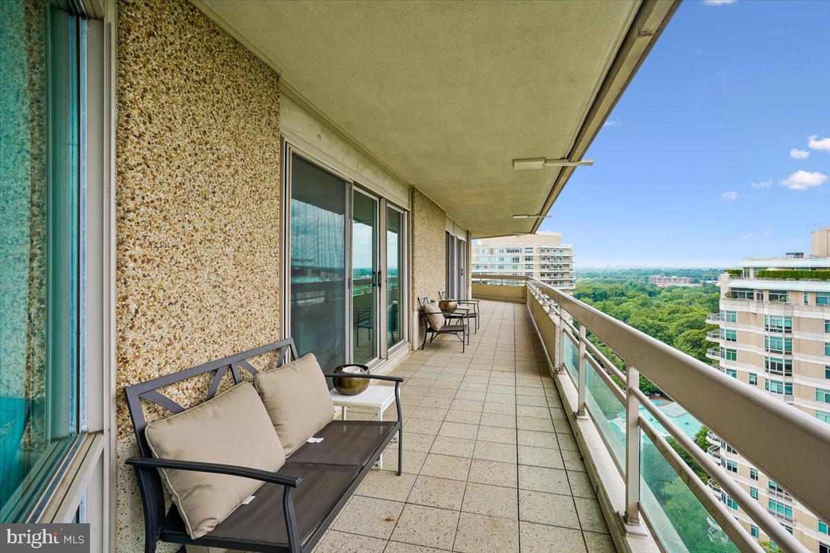 SOMERSET HOUSE CONDOS - Residential