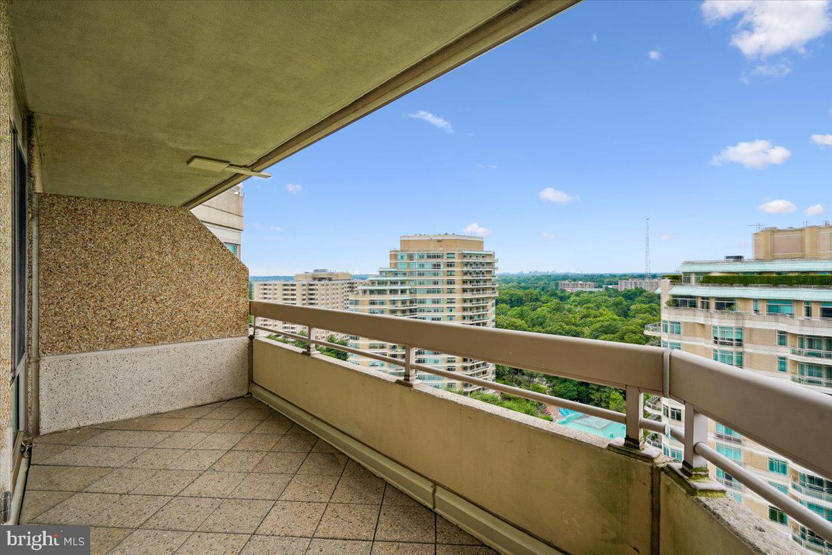 SOMERSET HOUSE CONDOS - Residential