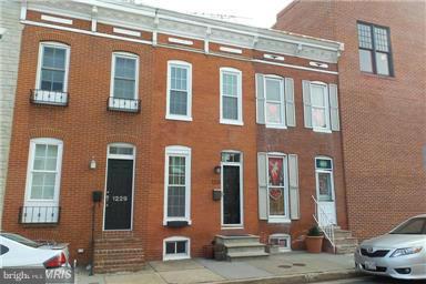 CHARMING 2 STORY TOWNHOUSE  2 BEDROOM 1 FULL BATH  LAUNDRY ON 2ND FLOOR. HARDWOOD FLOORS POWDER ROOM ON MAIN LEVEL FENCED YARD AND BRICK COURTYARD