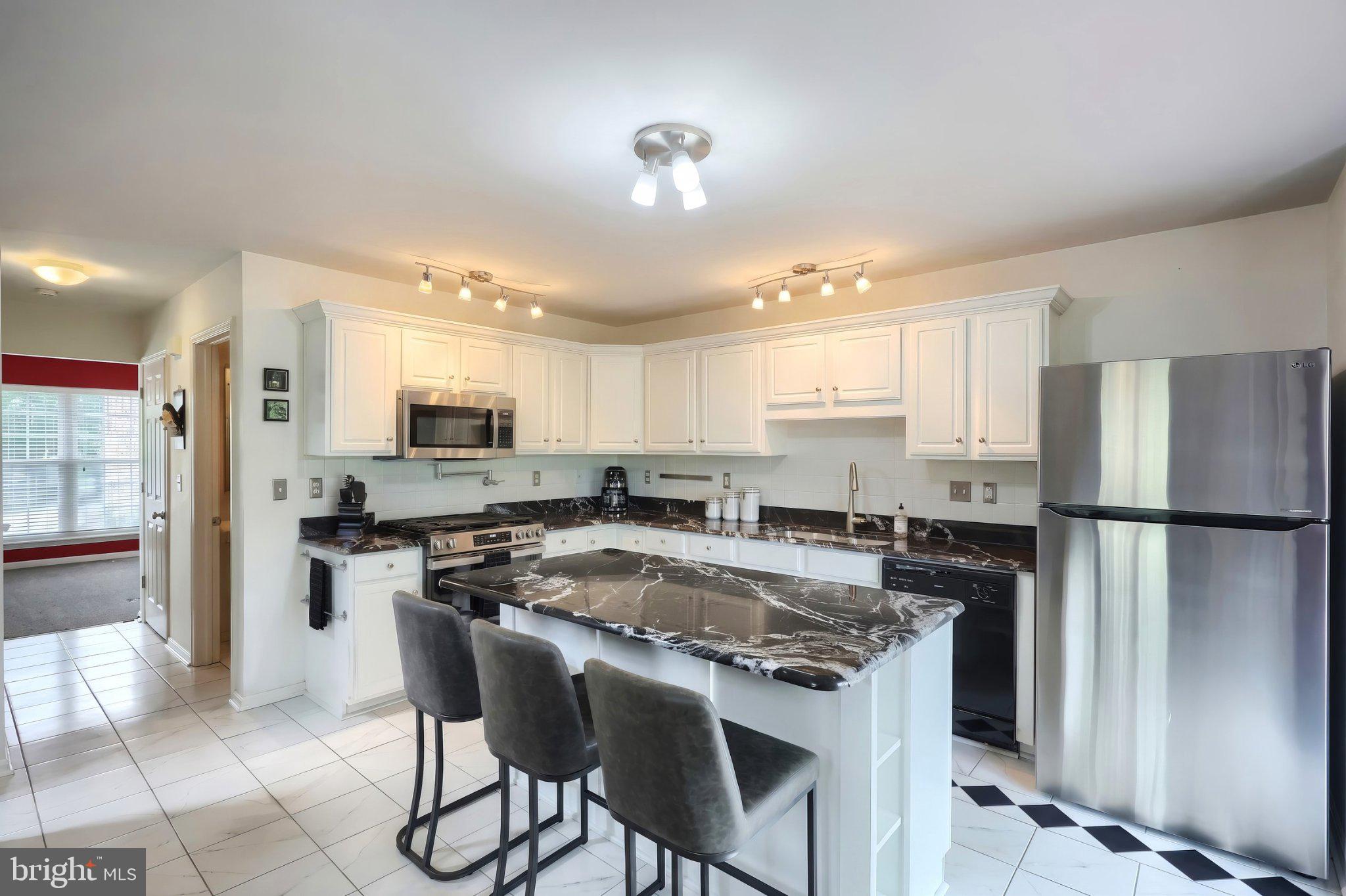HUNT CLUB CONDOS - Residential