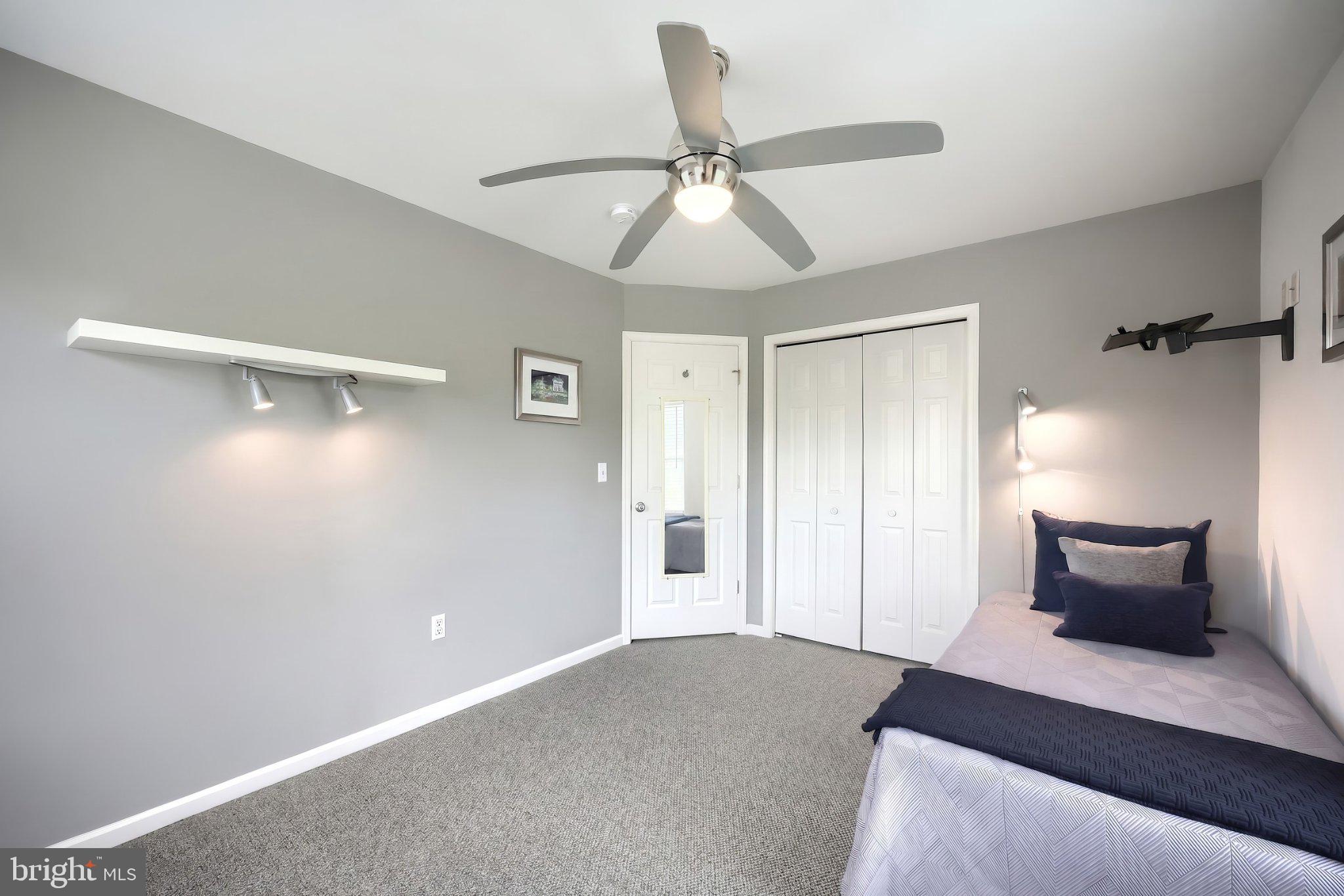 HUNT CLUB CONDOS - Residential