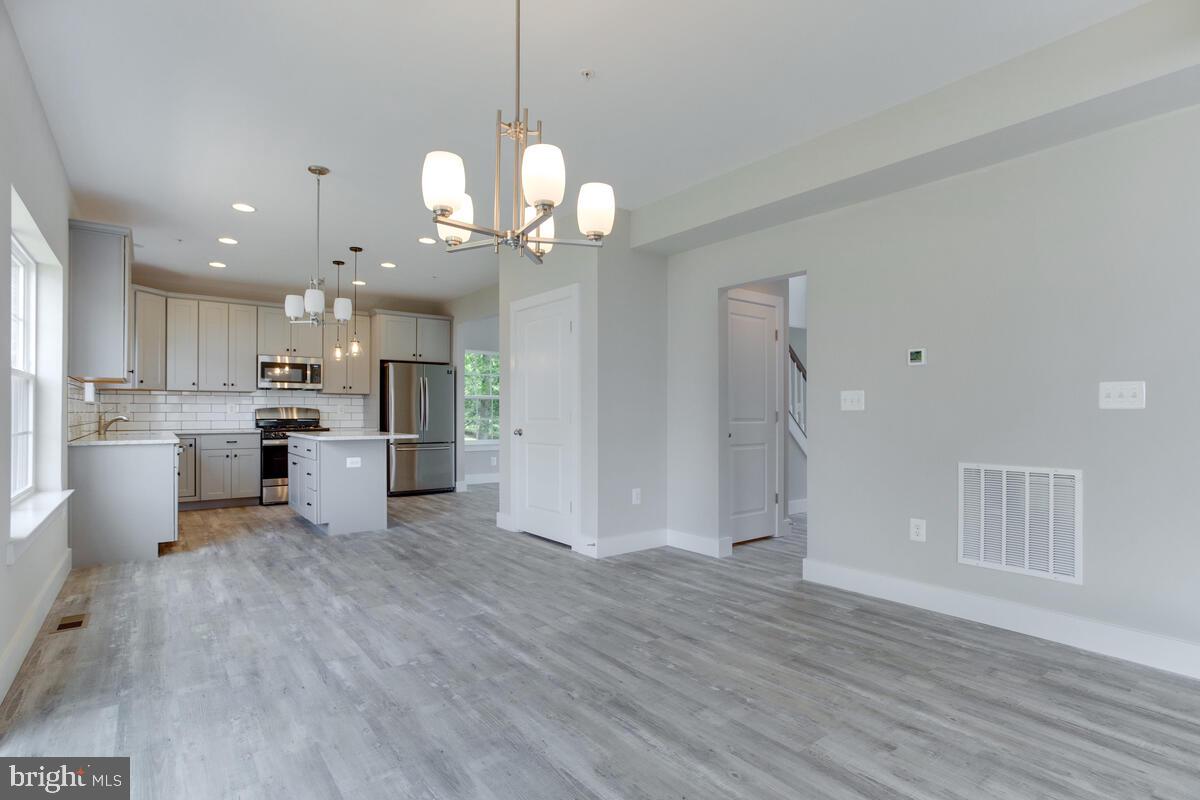 GLENN DALE VILLAGE> - Residential