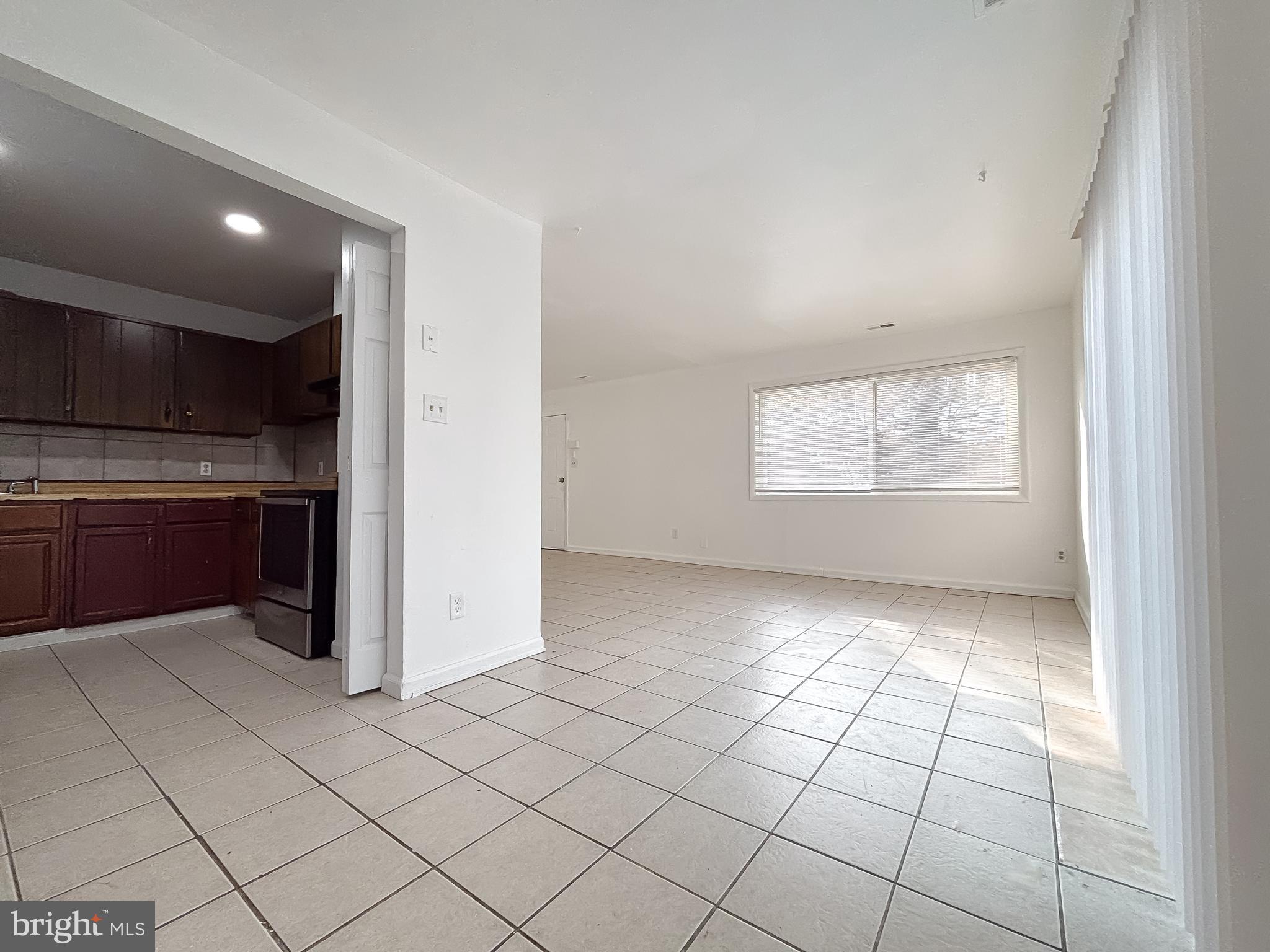 EDGEWATER VILLAGE - Residential
