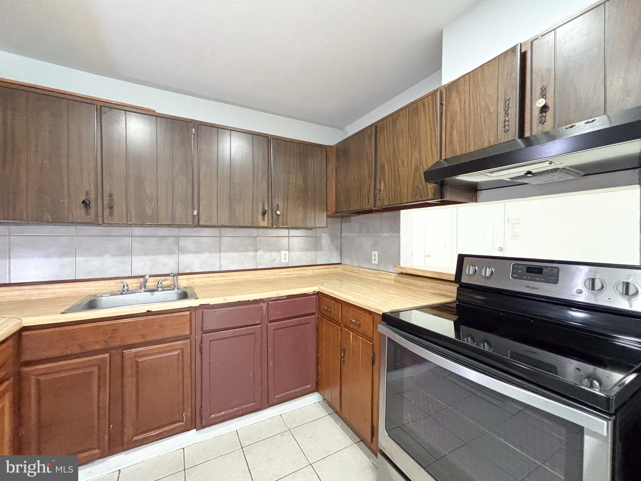 EDGEWATER VILLAGE - Residential