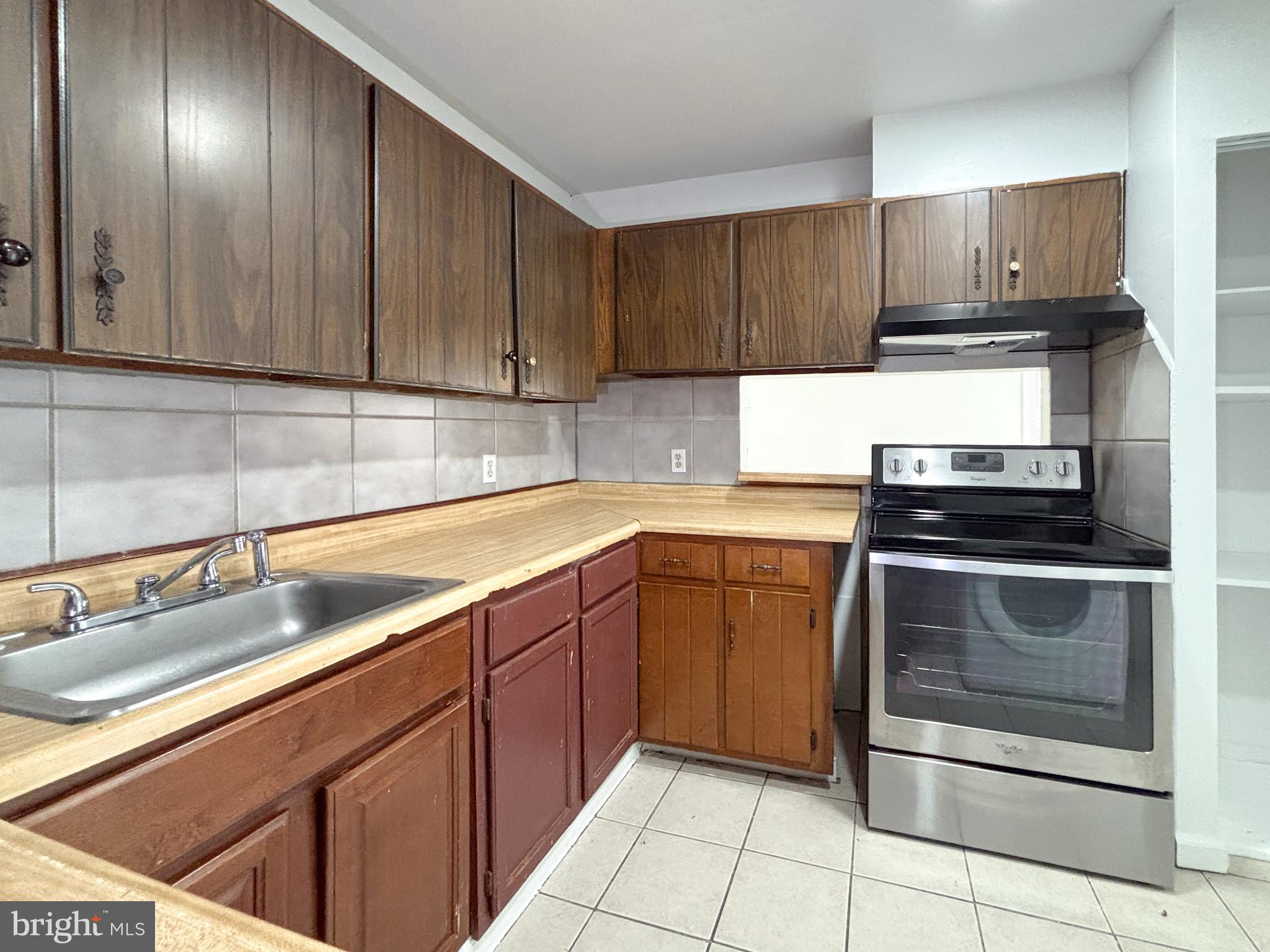 EDGEWATER VILLAGE - Residential