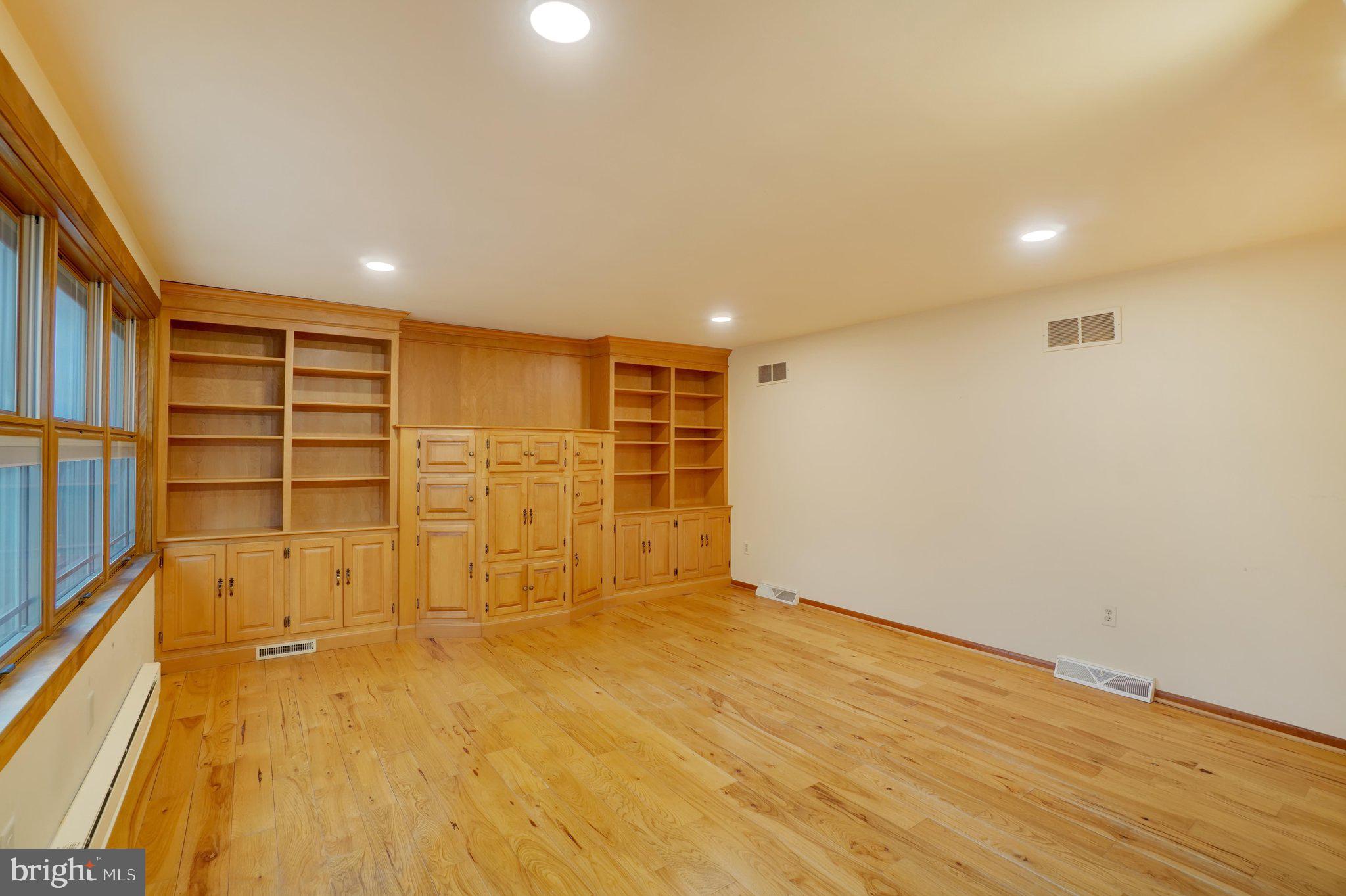 700 ROAD - Residential