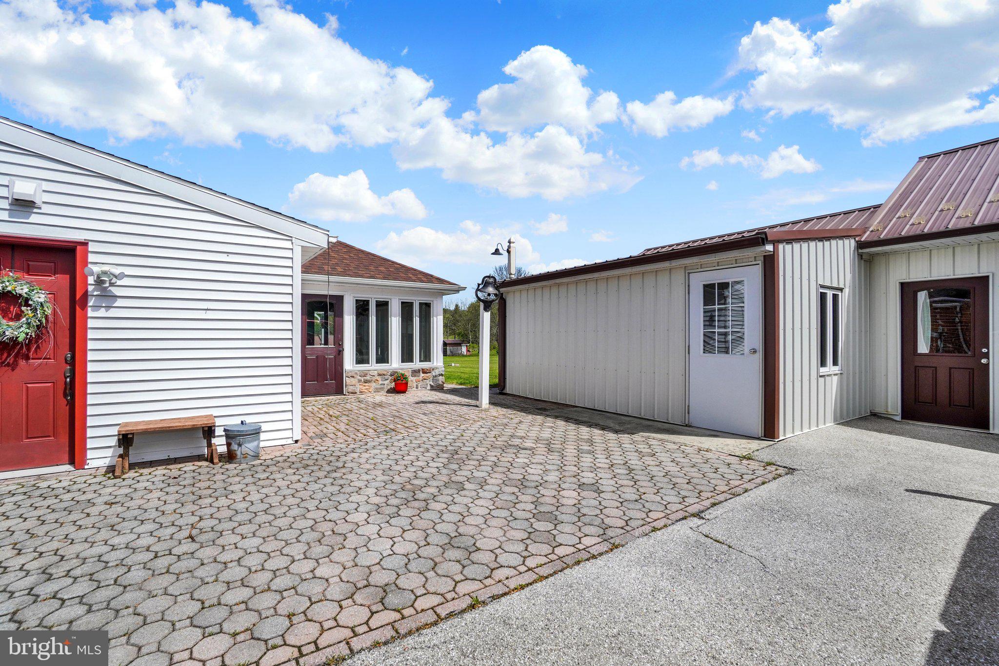 700 ROAD - Residential