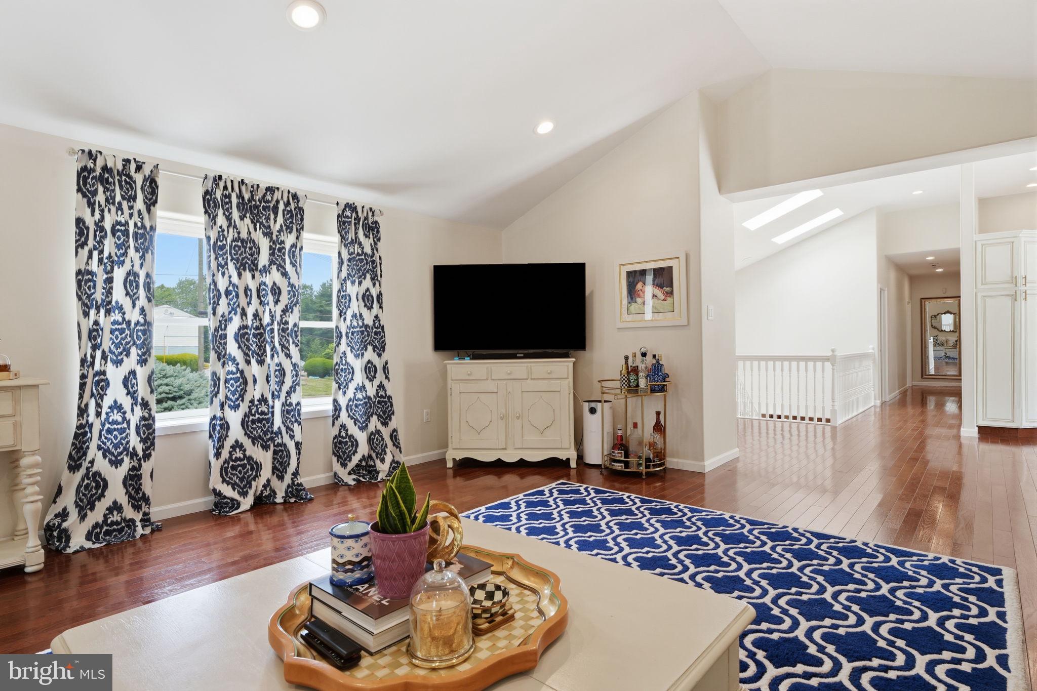 HUNTINGDON VALLEY - Residential