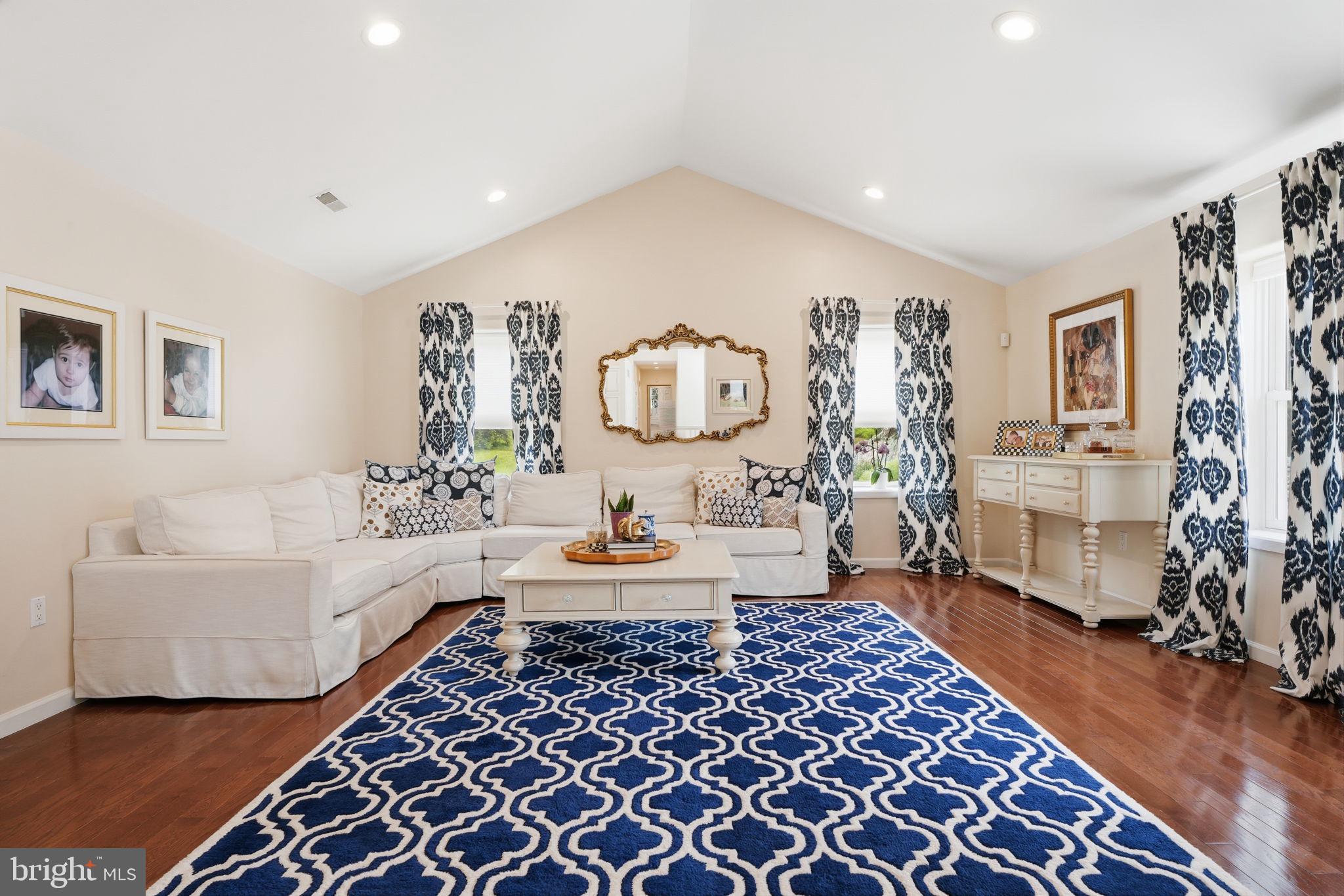 HUNTINGDON VALLEY - Residential