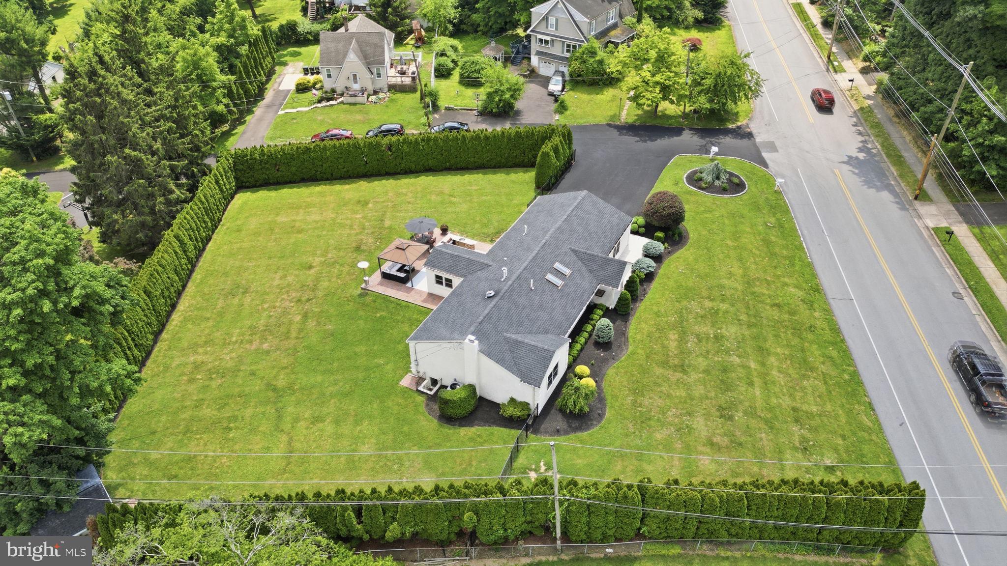 HUNTINGDON VALLEY - Residential