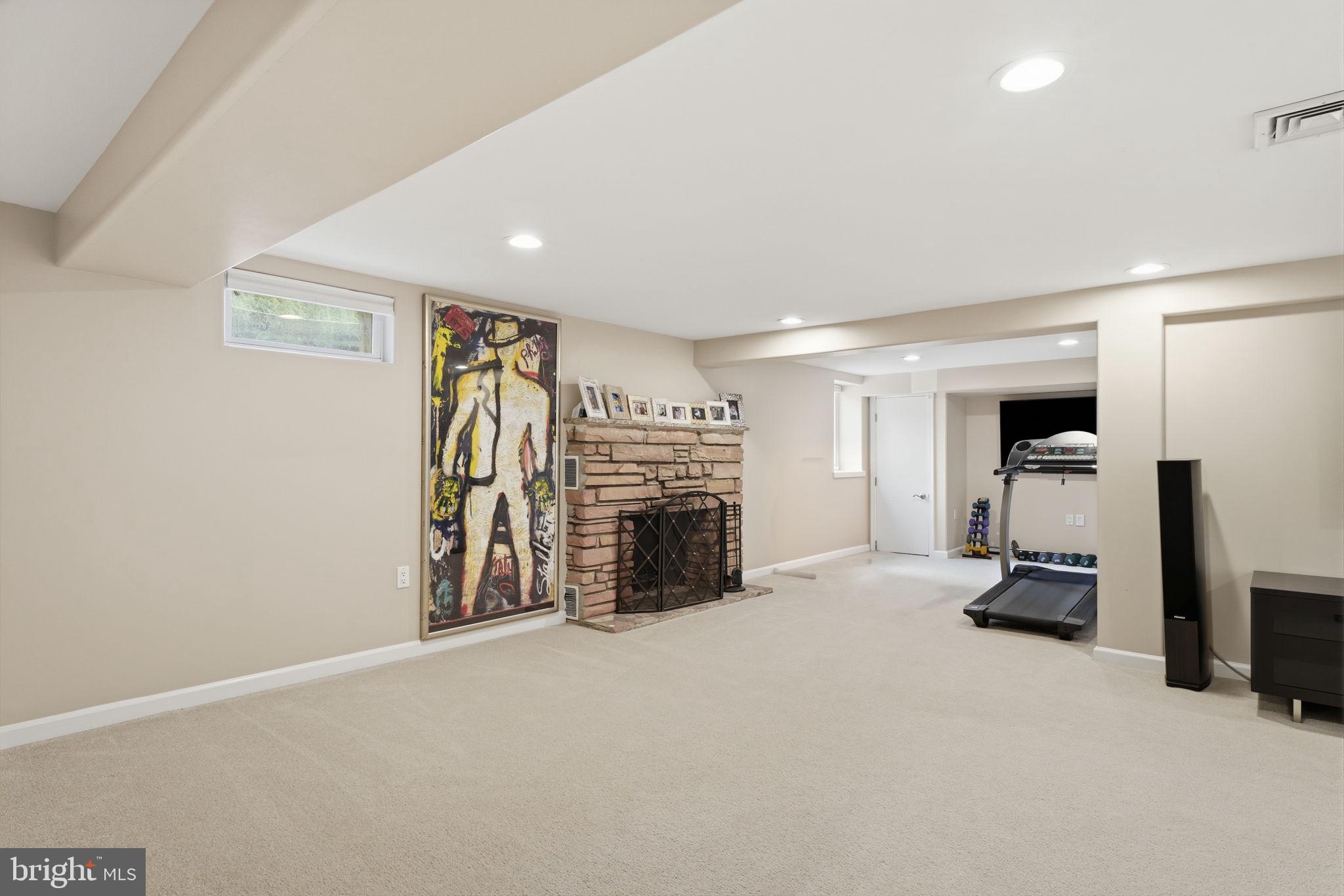 HUNTINGDON VALLEY - Residential