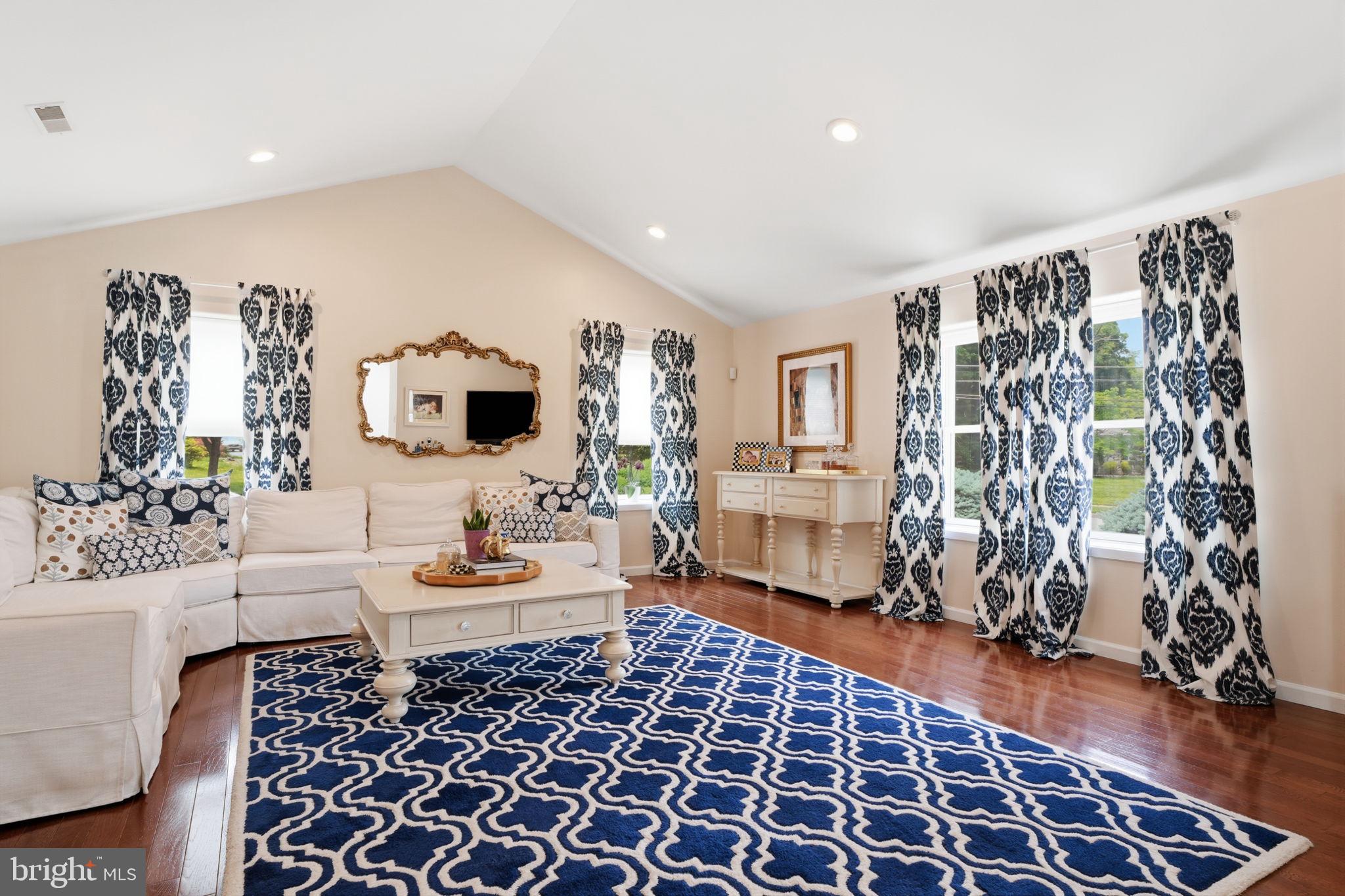 HUNTINGDON VALLEY - Residential