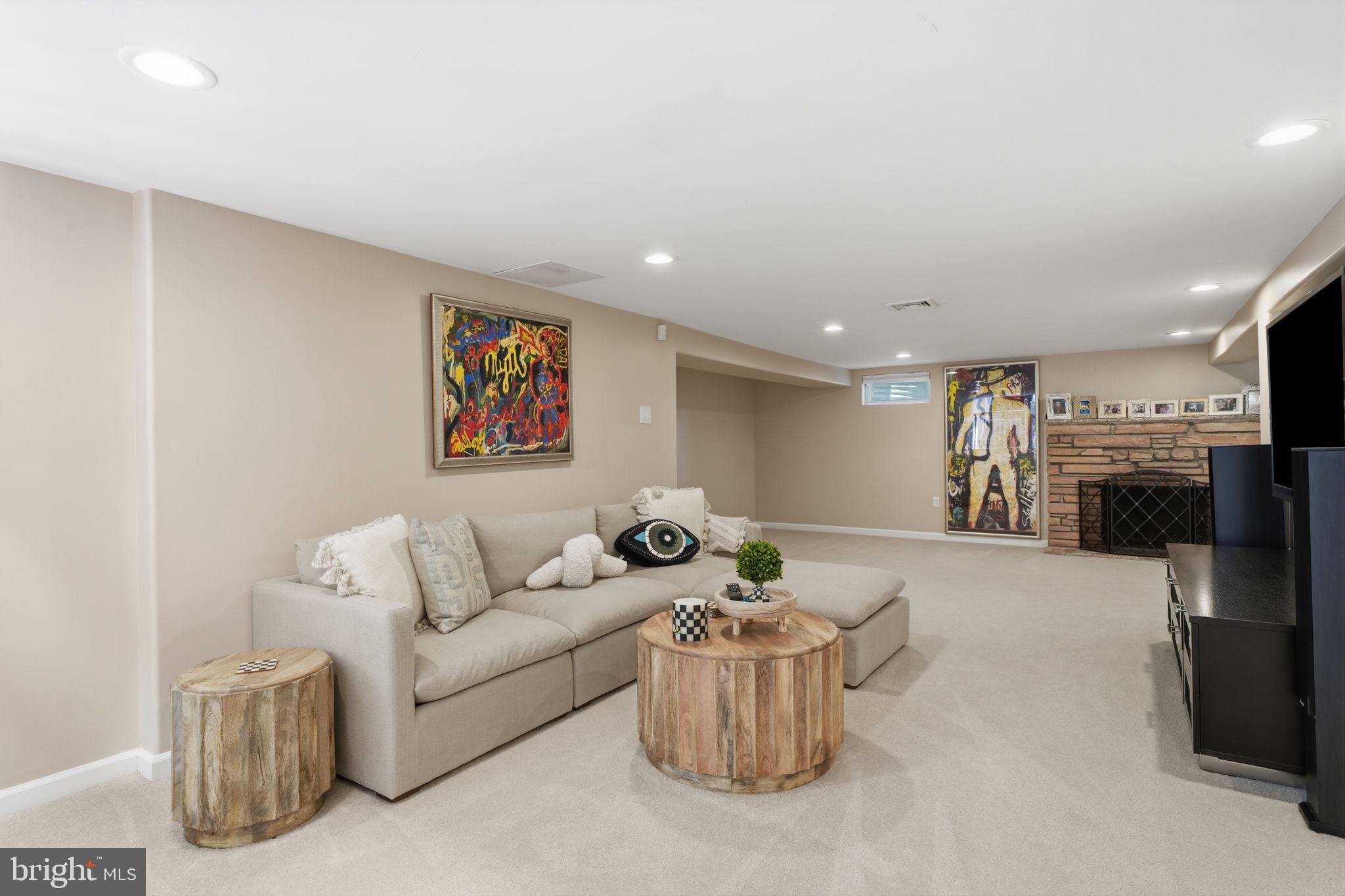 HUNTINGDON VALLEY - Residential