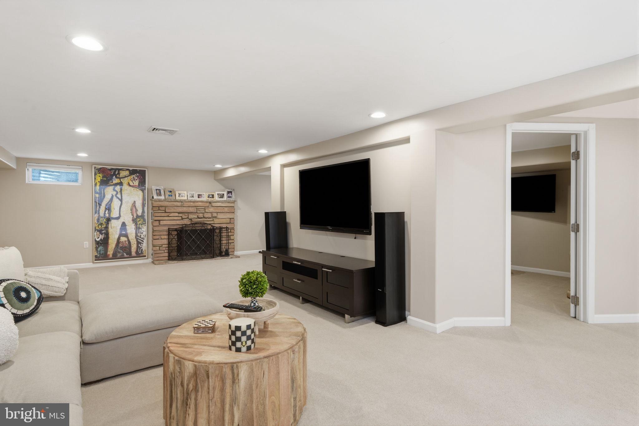 HUNTINGDON VALLEY - Residential