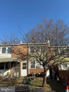 Priced to sell.    Well maintained townhome with a new roof.     Tenant occupied with a great tenant,  House can de delivered with tenant or vacant.   Showings after 3pm on weekdays  and on Saturday.