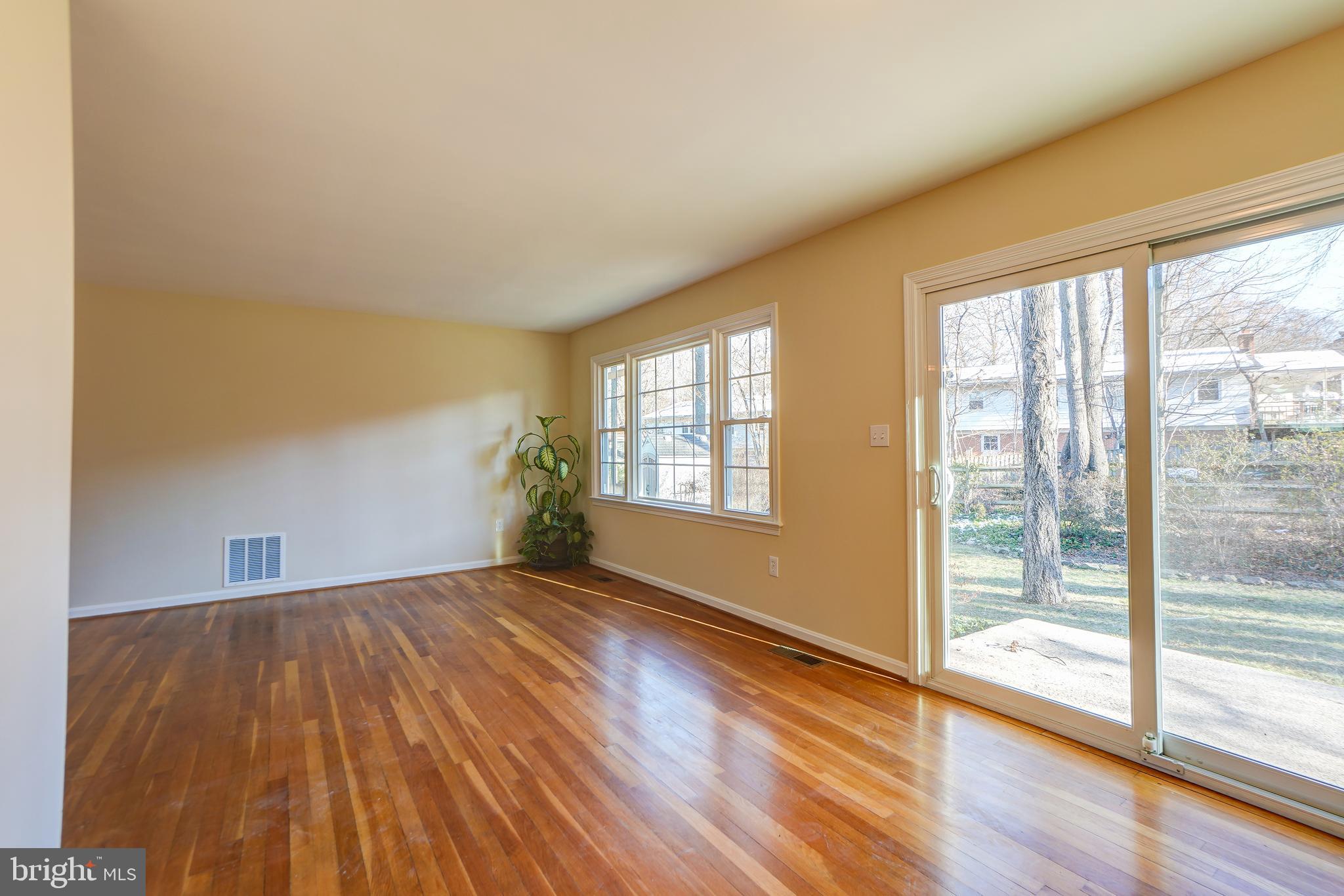 DIAMOND COURTS - Residential