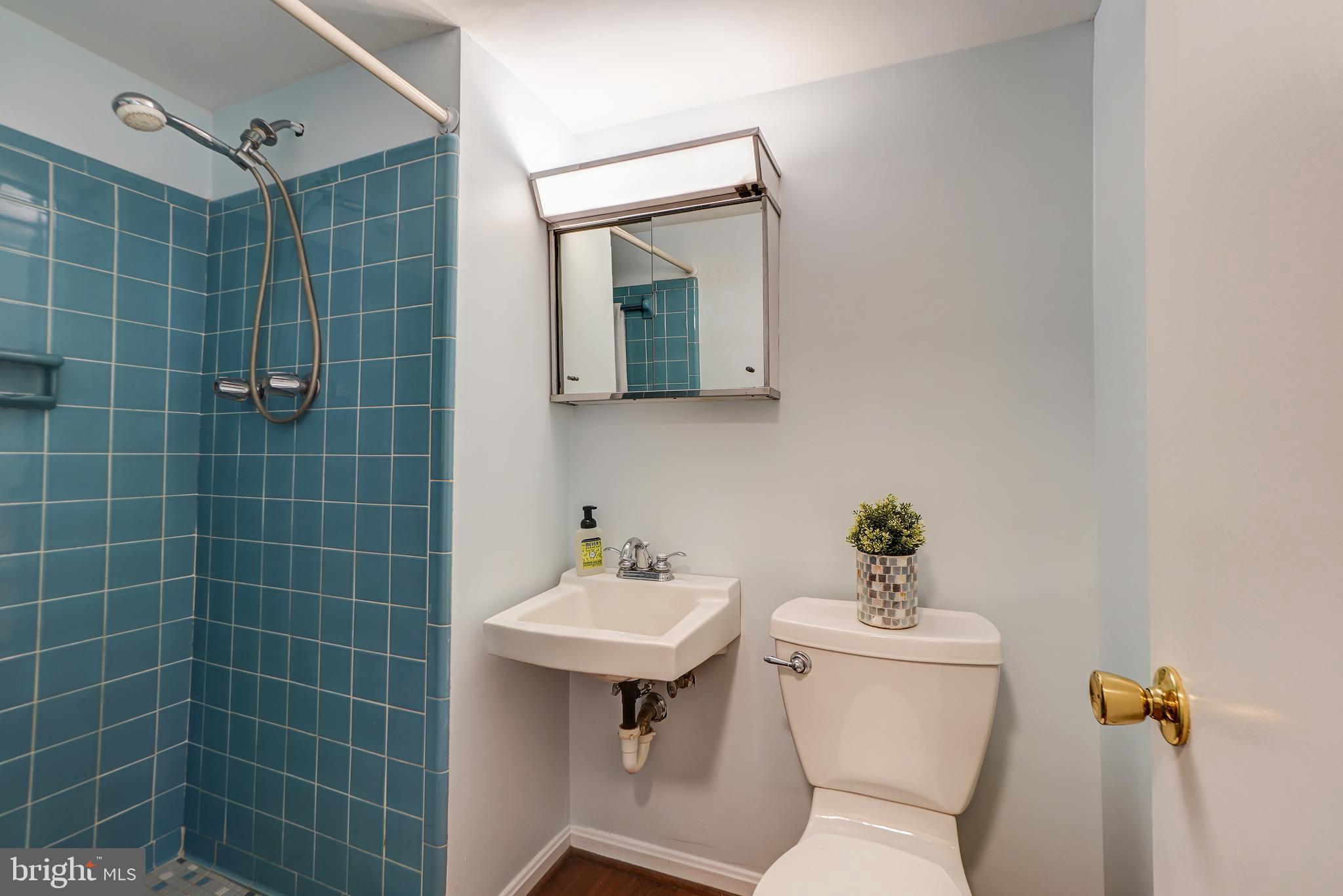 DIAMOND COURTS - Residential