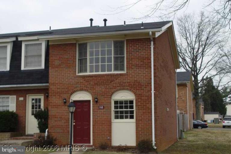 A beautiful town home conveniently located close to shopping and restaurants. 2 large bedrooms. closets galore. Lots of space. The home was  updated in 2022  with all new kitchen, bathrooms, freshly painted and as been very will maintained.  new HVAC unit. in 2020