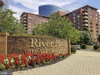 RIVER PLACE - Residential