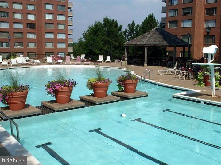 RIVER PLACE - Residential