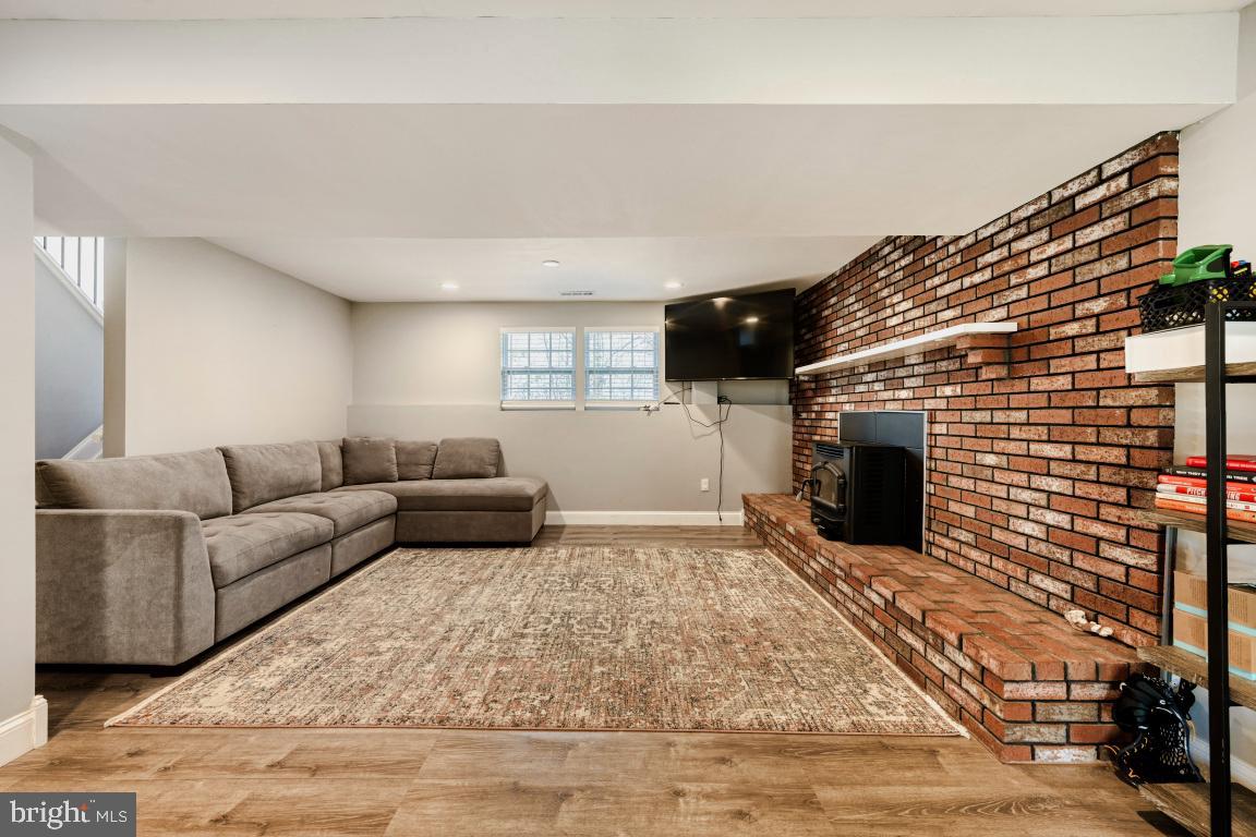 HALLMARK WOODS - Residential
