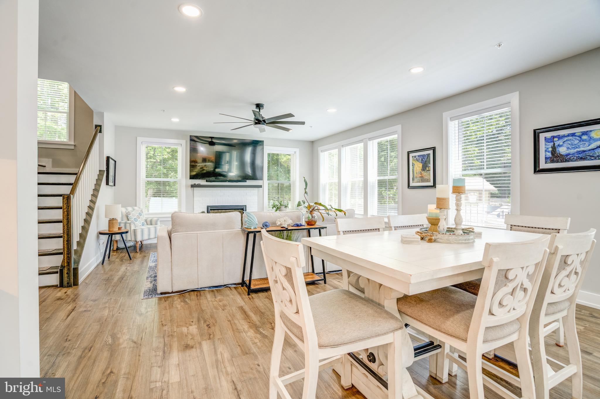 LAKE SHORE - Residential