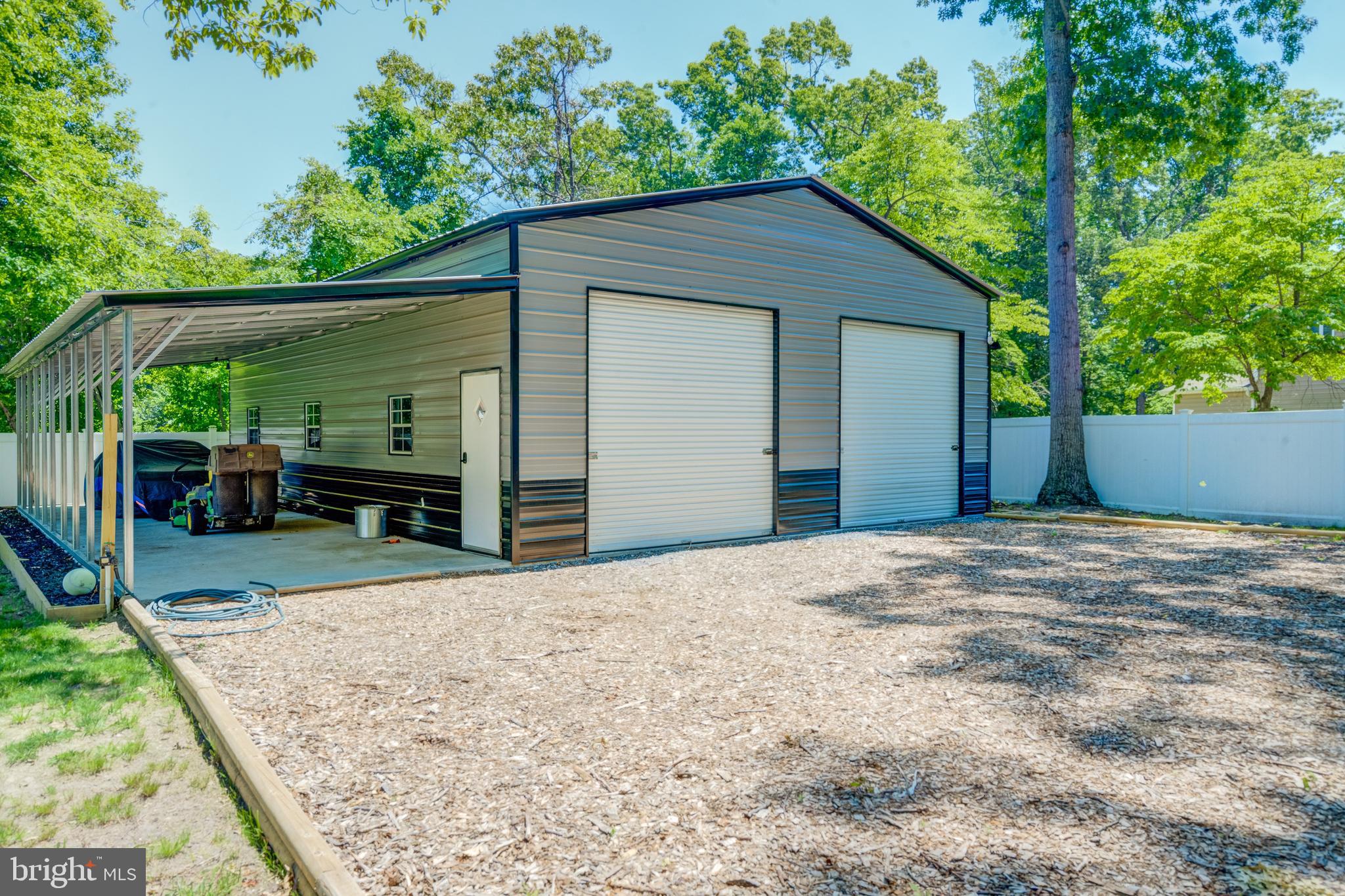 LAKE SHORE - Residential