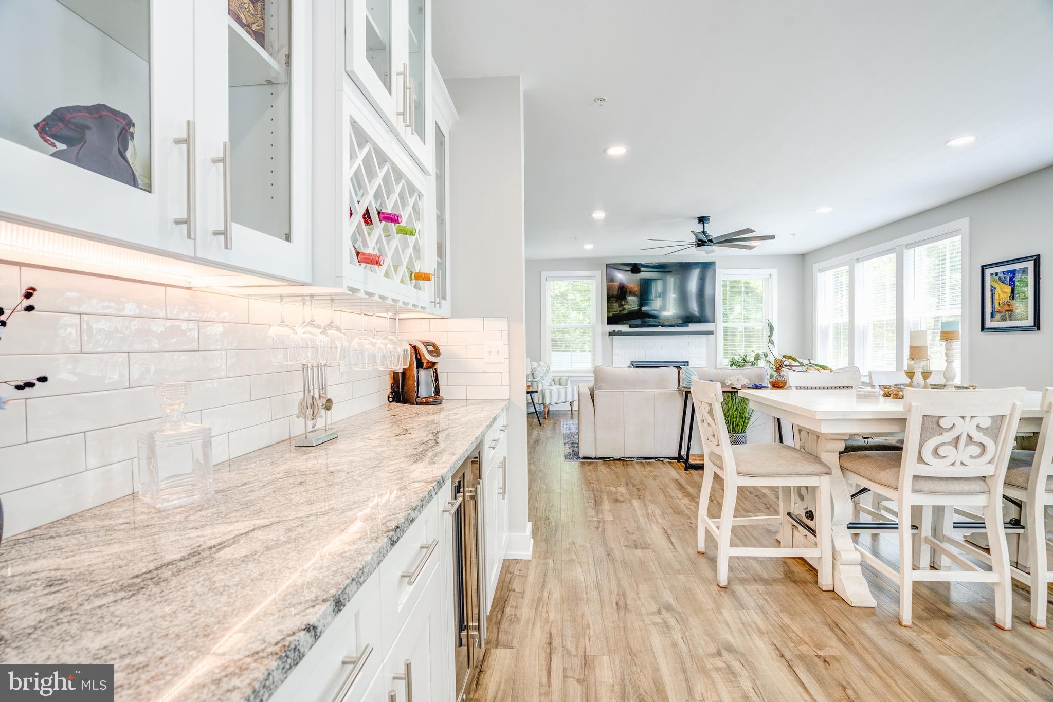 LAKE SHORE - Residential