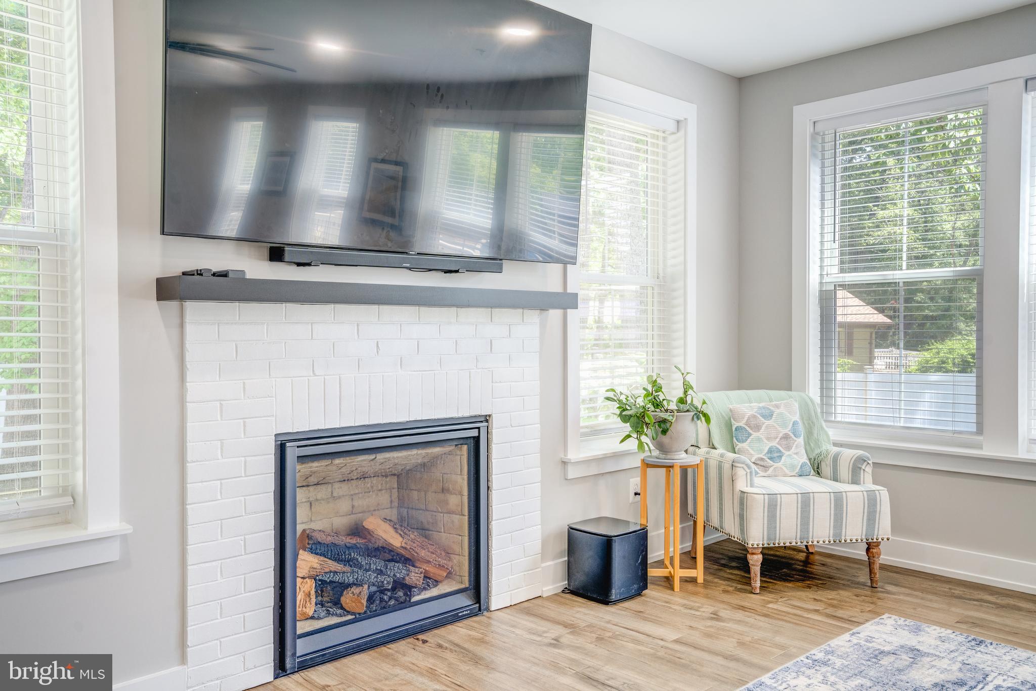 LAKE SHORE - Residential