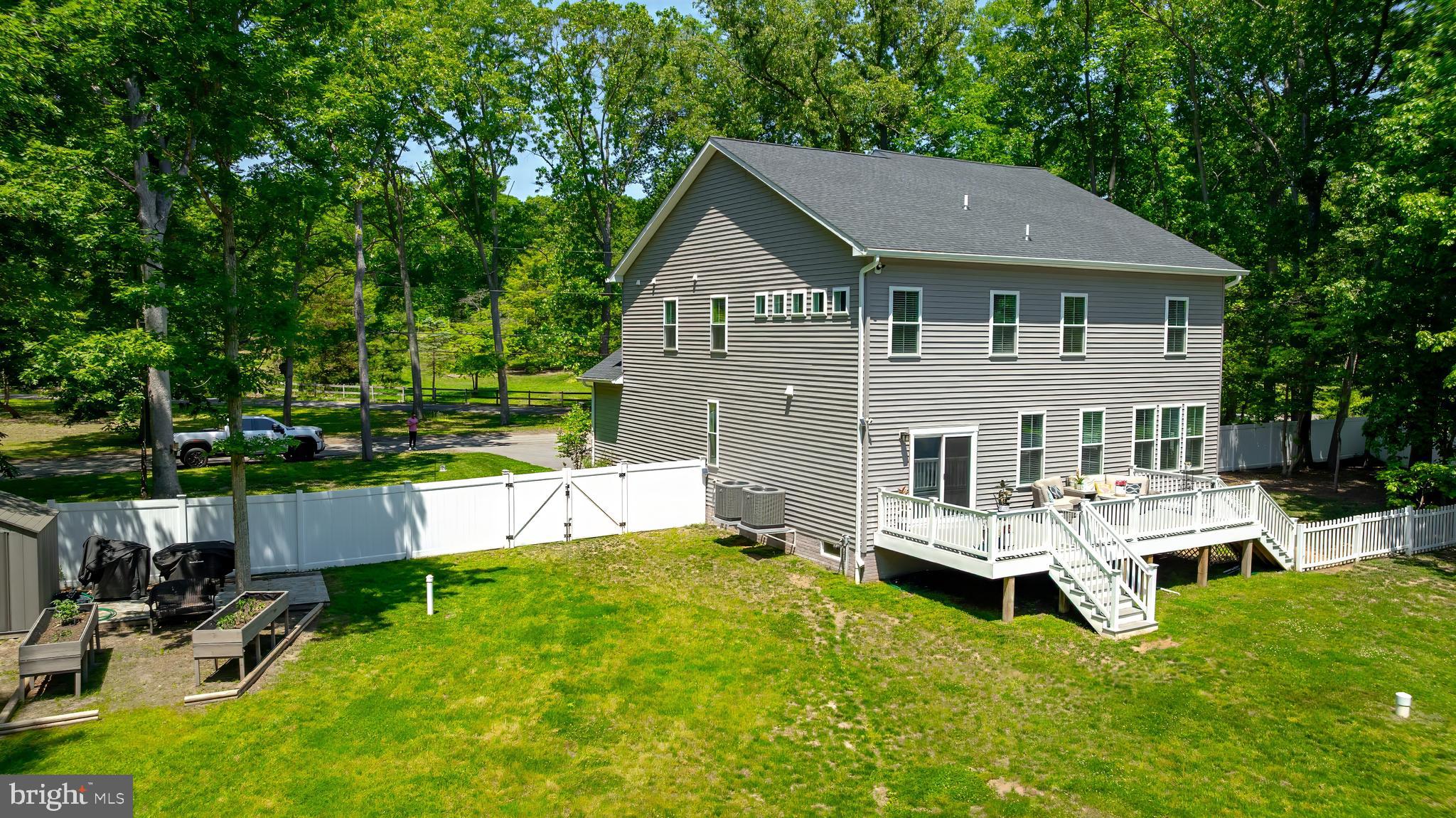 LAKE SHORE - Residential
