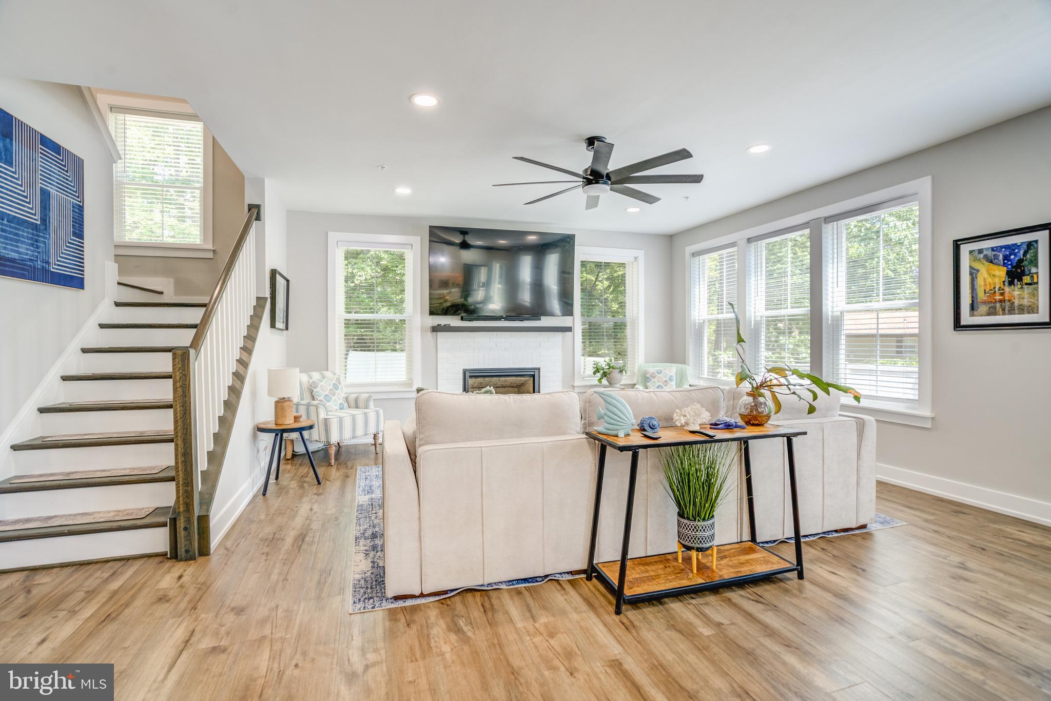 LAKE SHORE - Residential