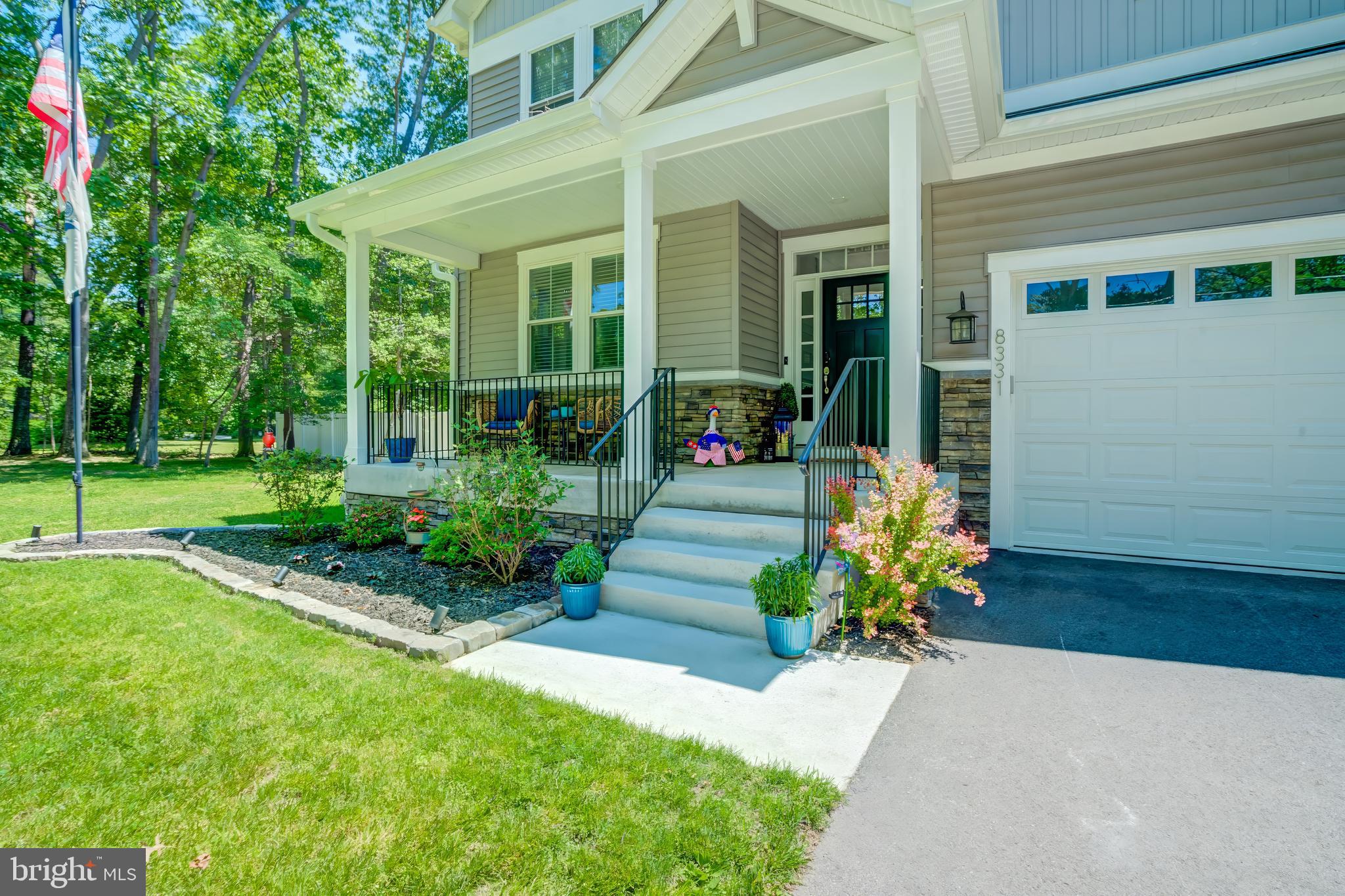 LAKE SHORE - Residential